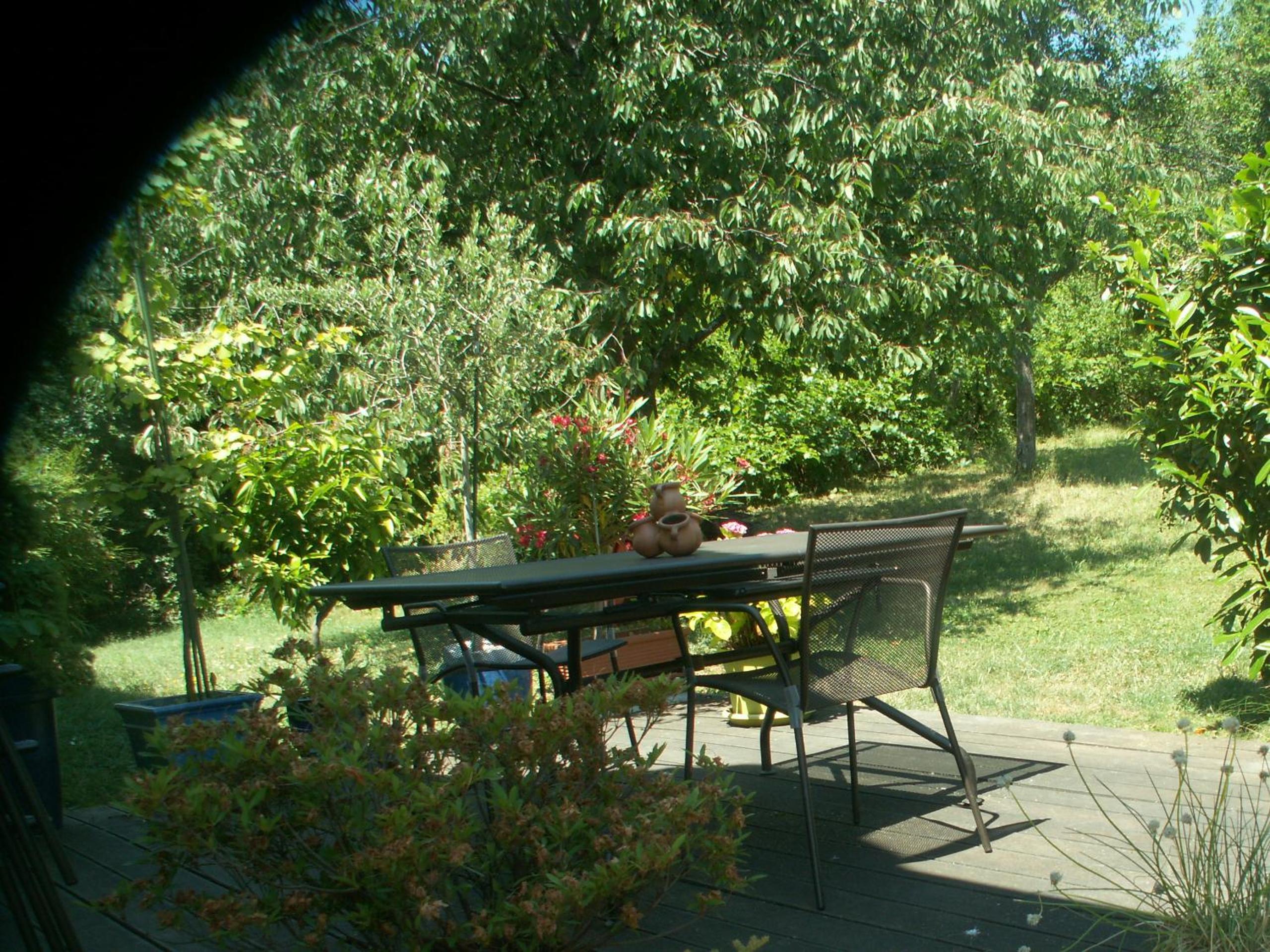 Chambre avec grand lit view 2