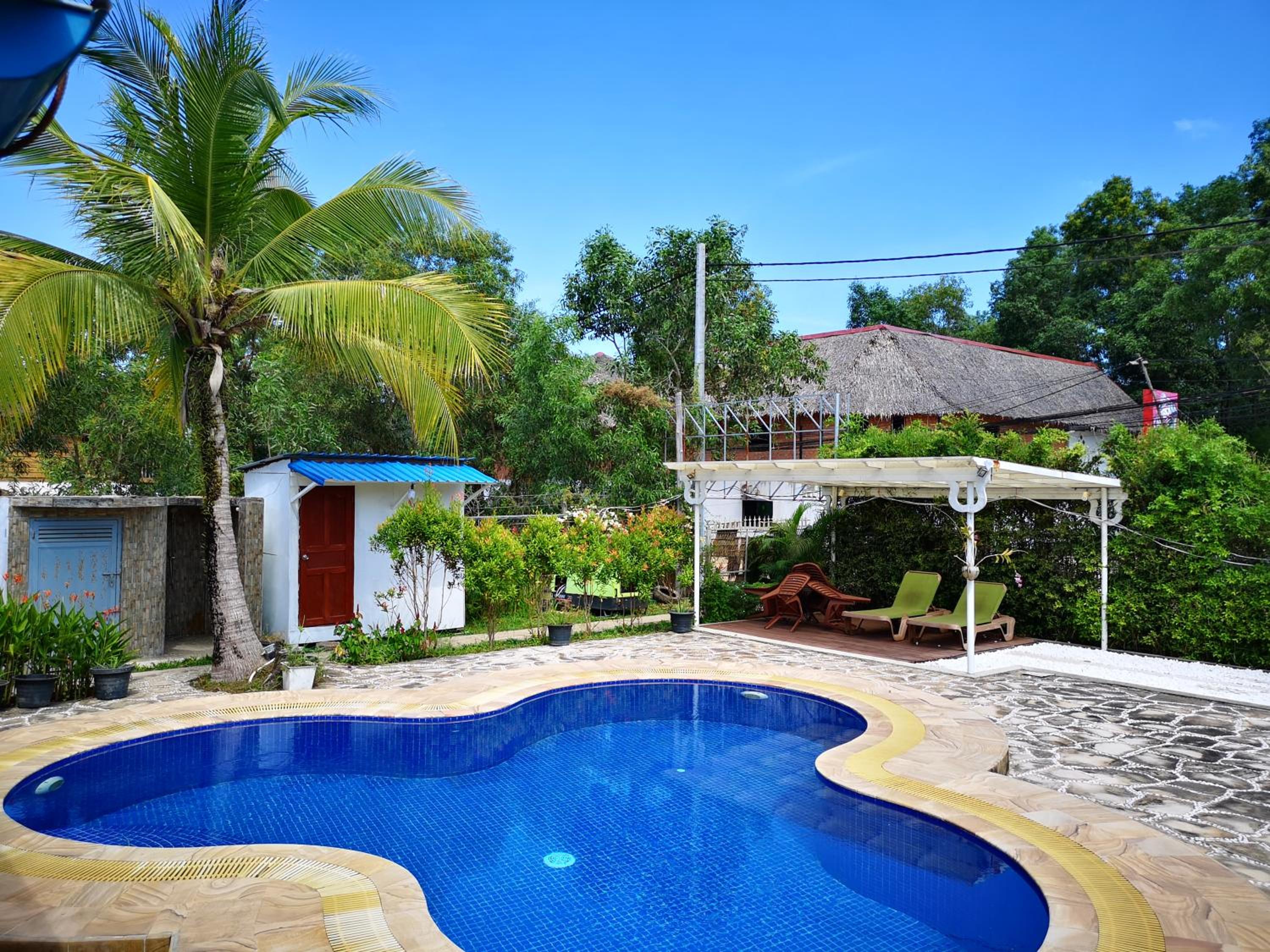 swimming pool