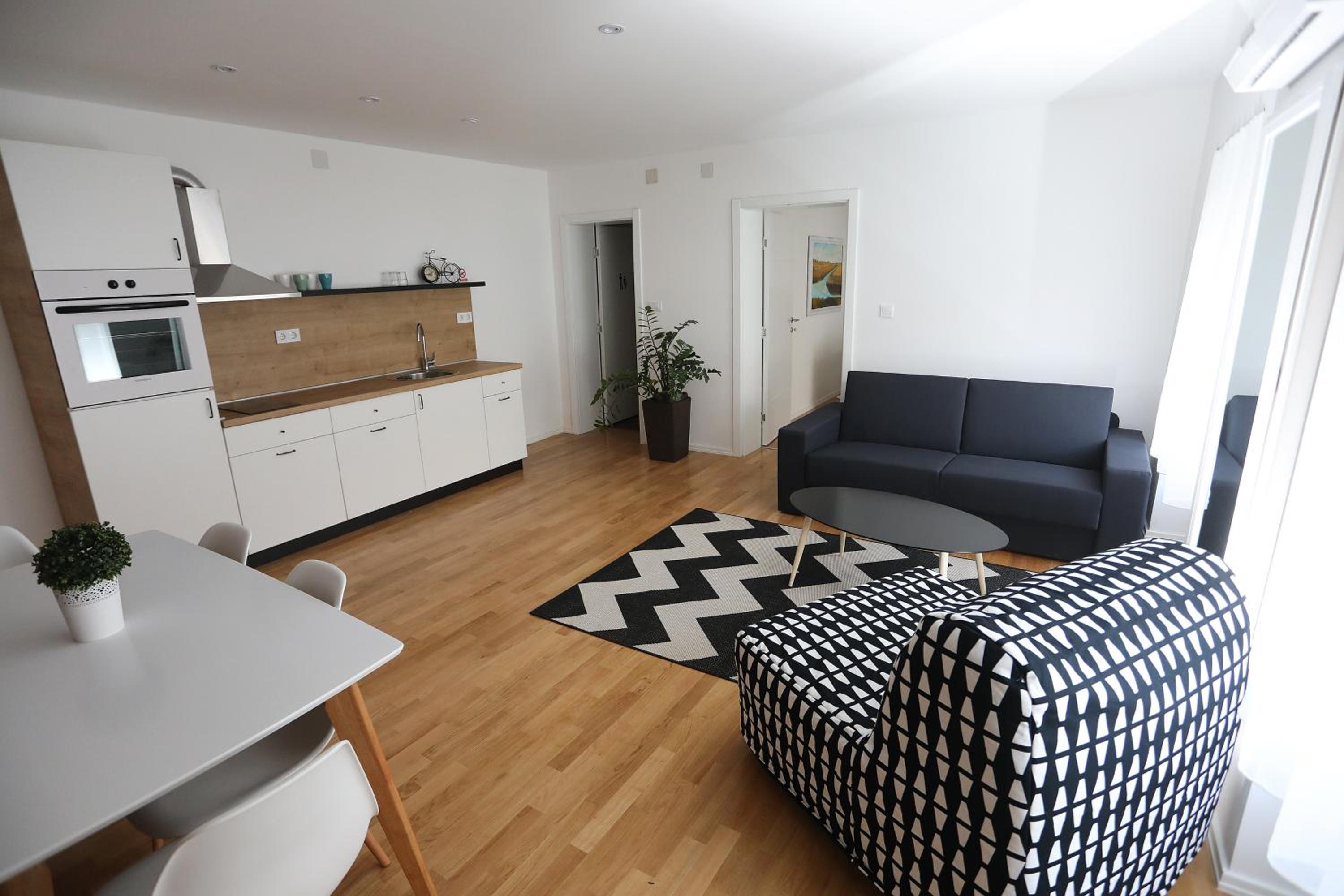 HOME APARTMANI I SOBE