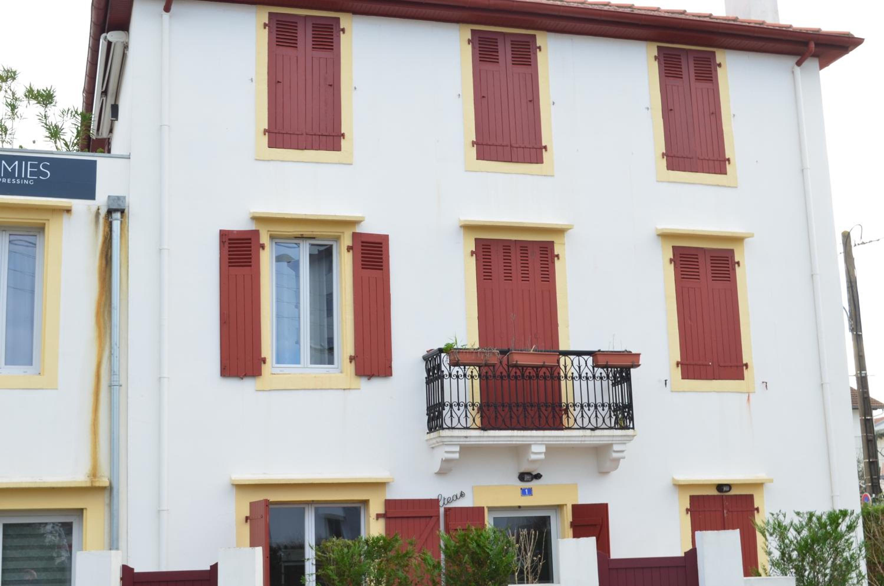 Studio Biarritz - rénové et moderne - au calme - centre ville - tout à pied