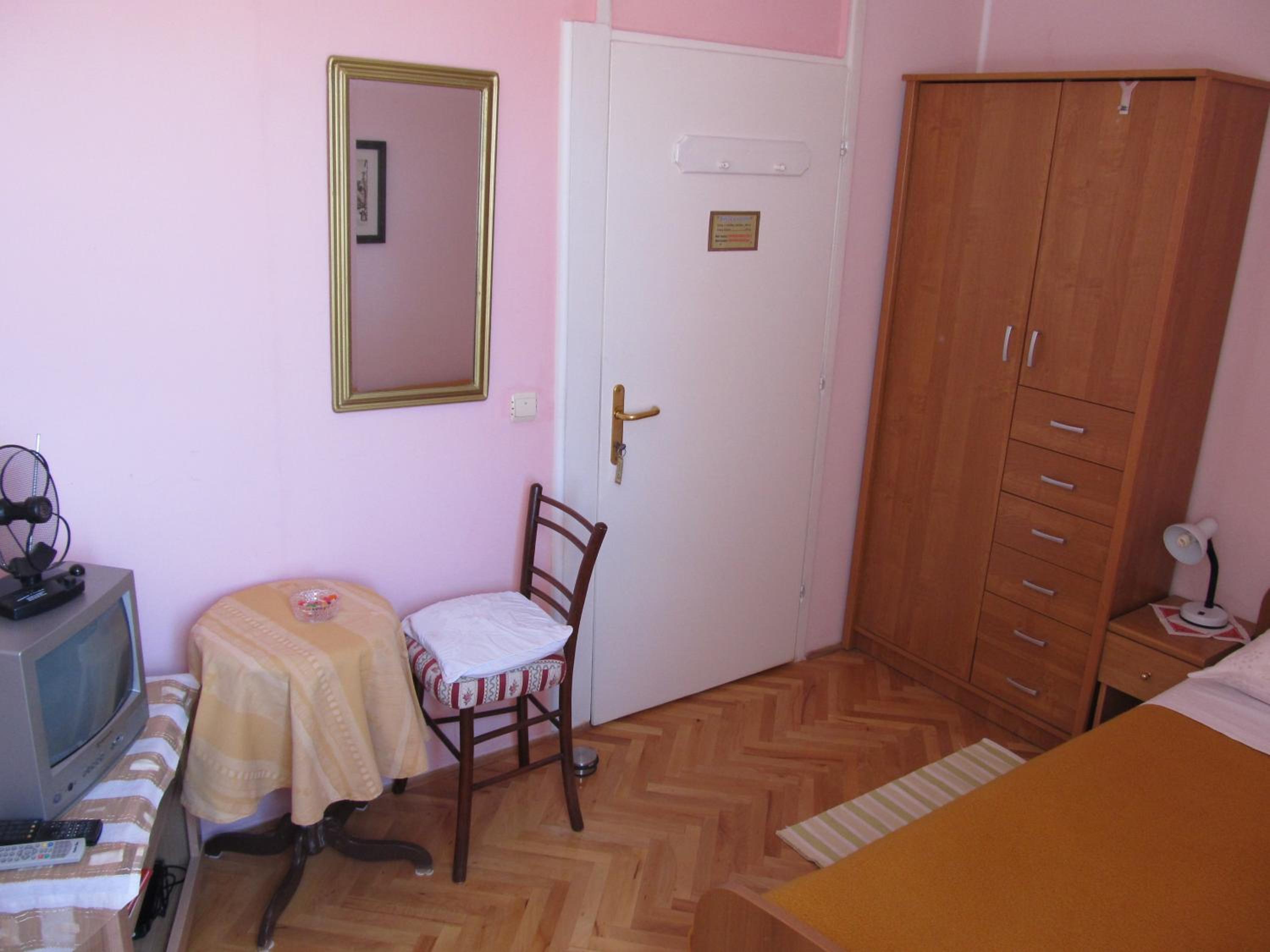 Sinistaj Rooms