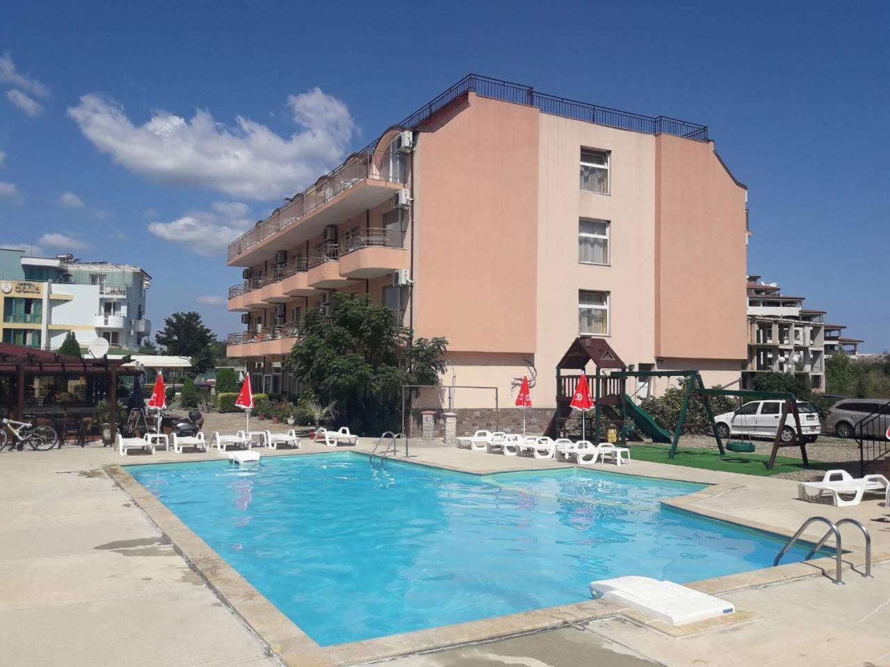 Hotel Black Sea - Breakfast, Pool & Free Parking - Image 1