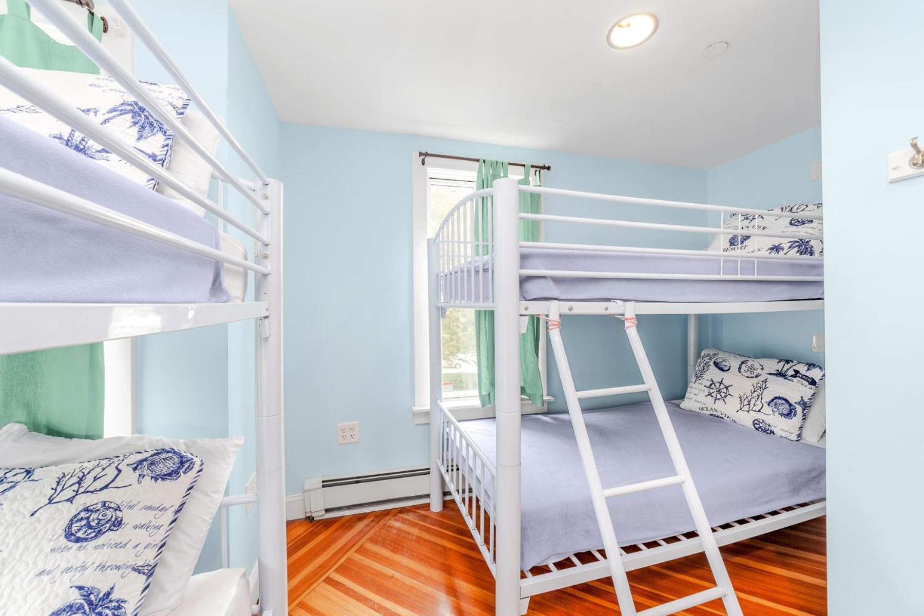 HI - Hyannis Hostel