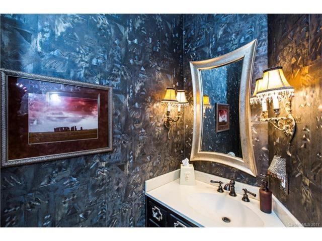 Matthews Manor Bed & Breakfast 2