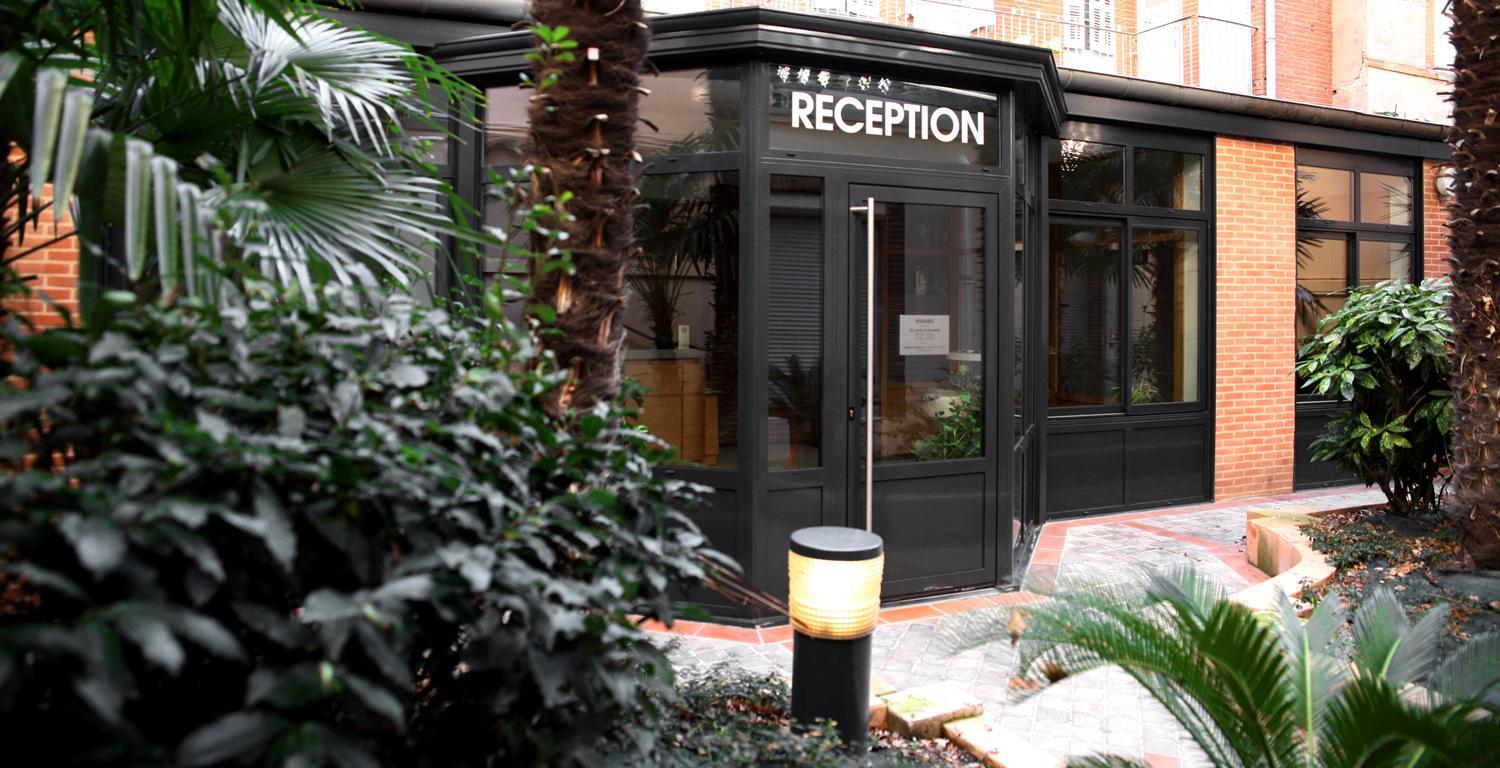 Lobby & Reception