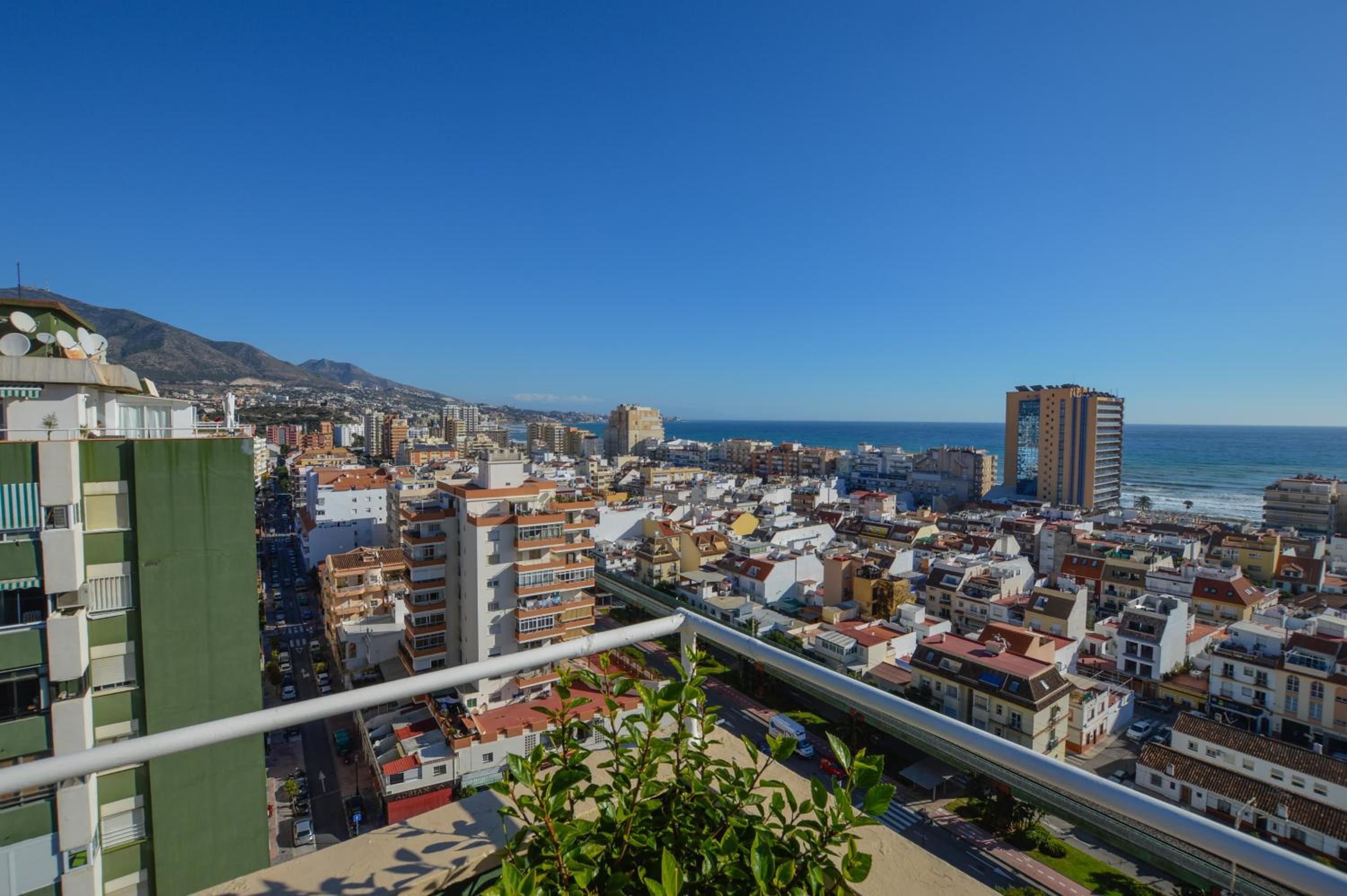 Ático con gran terraza photo 3