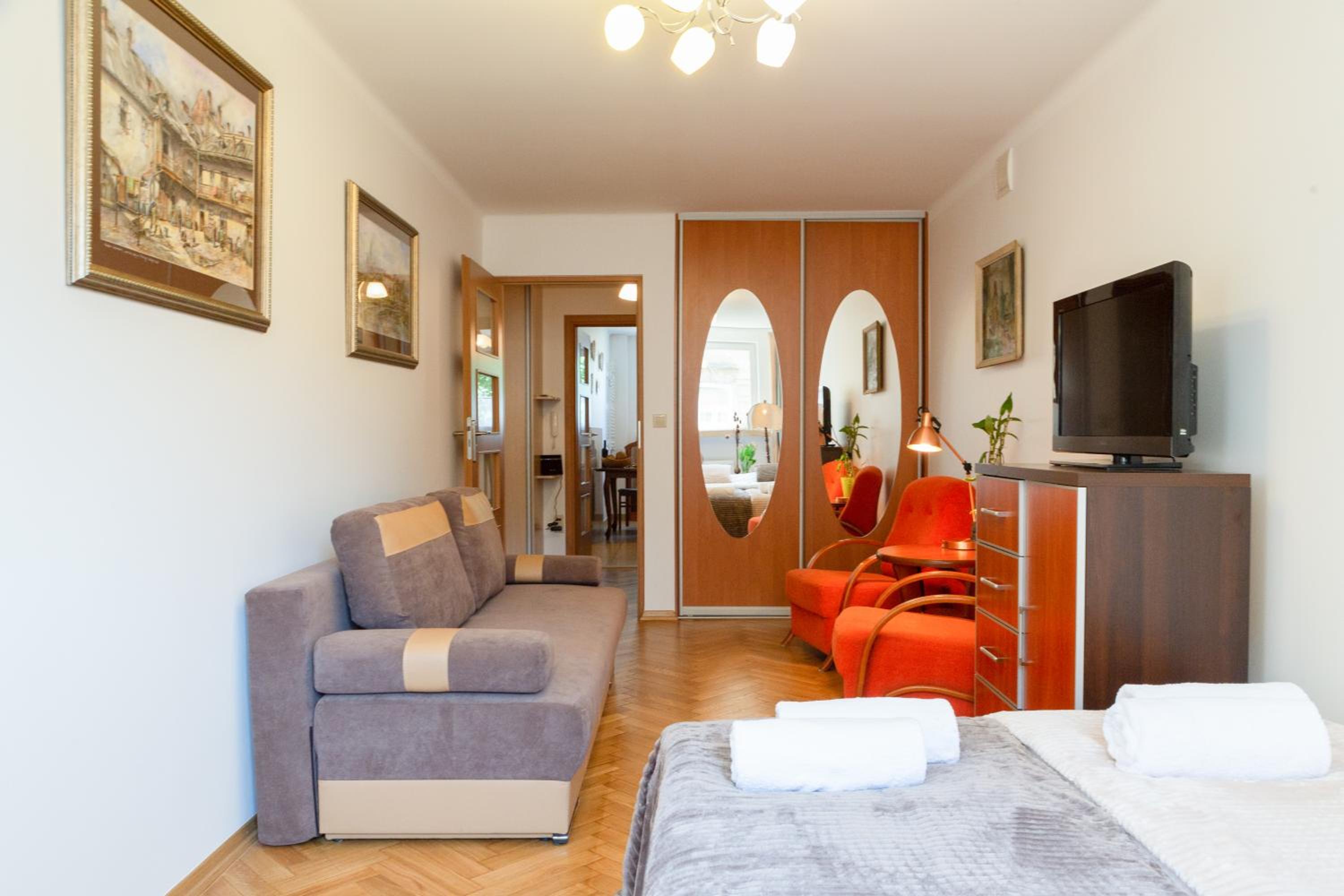Traditional Apartment Starowiślna street view 2
