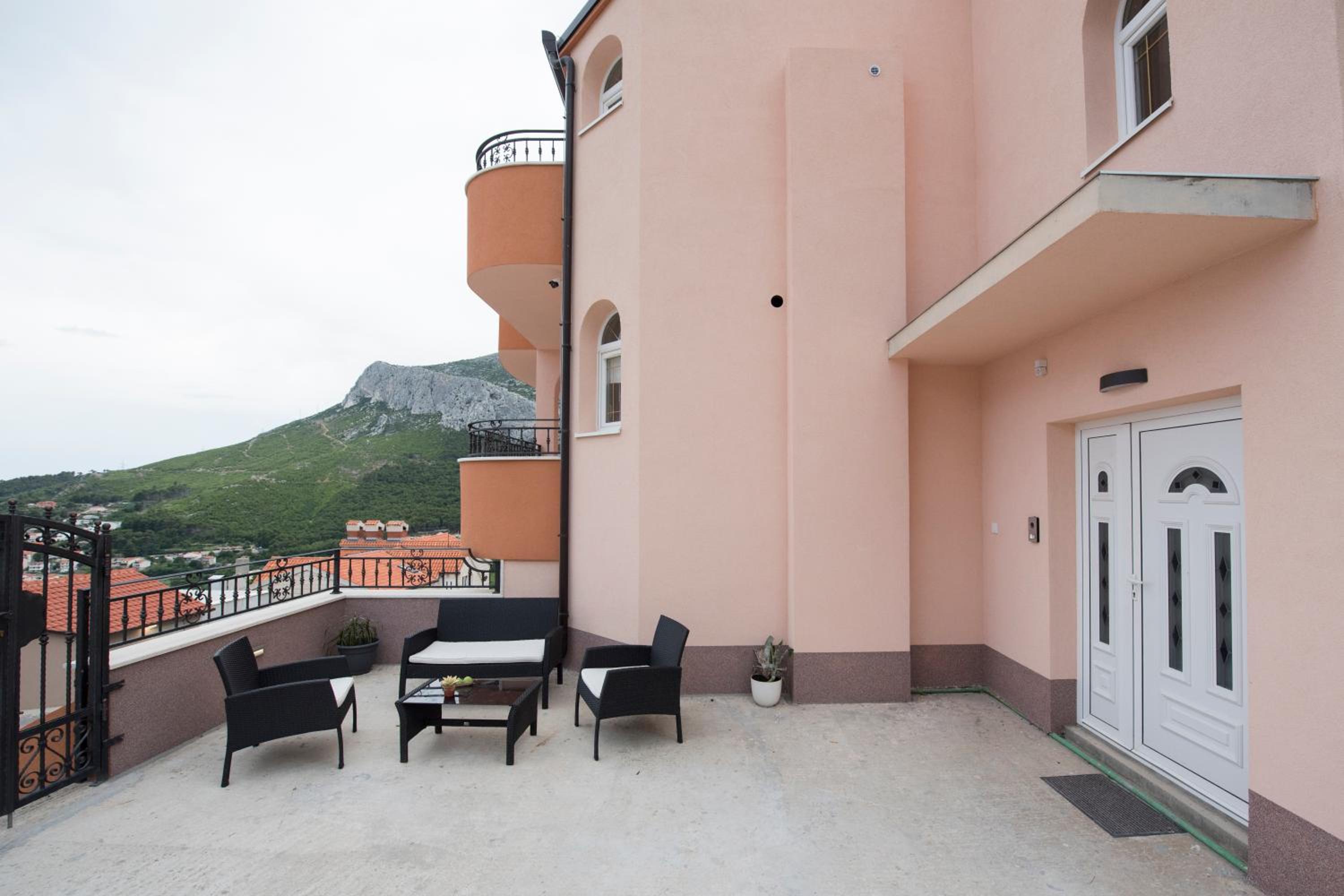 GREAT OFFER "VILLA BELLA VISTA-" heated pool, bbq, panoramic view near Split