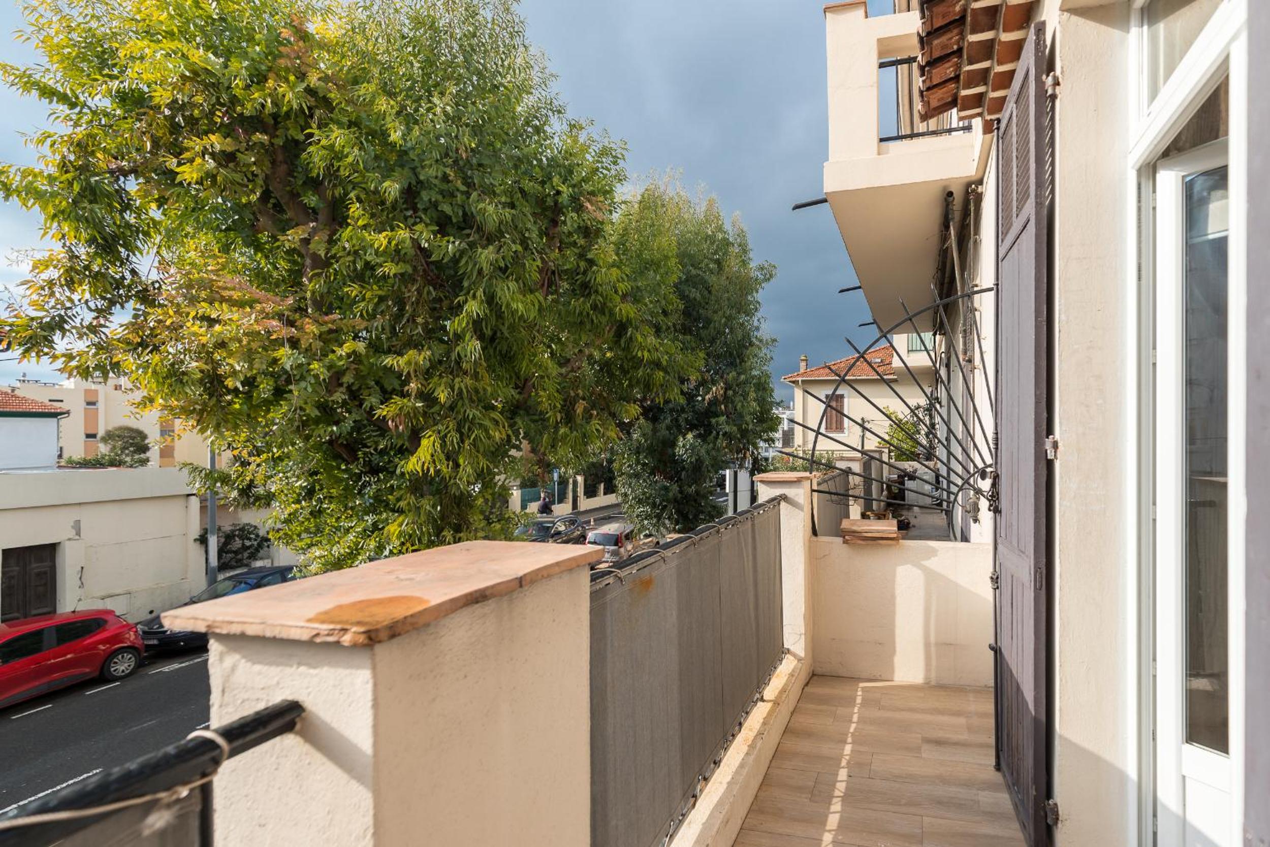 Balcony & Terrace