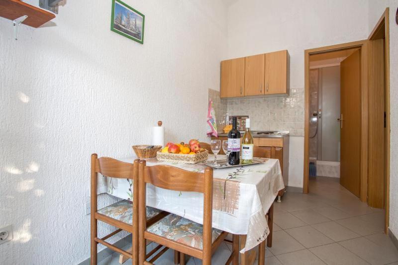 Apartments Miro 1184 photo 2