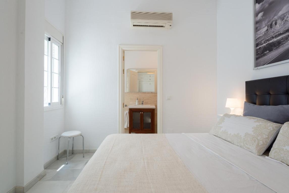 ML1C-Prime Location Marble Apartment with Patios photo 3