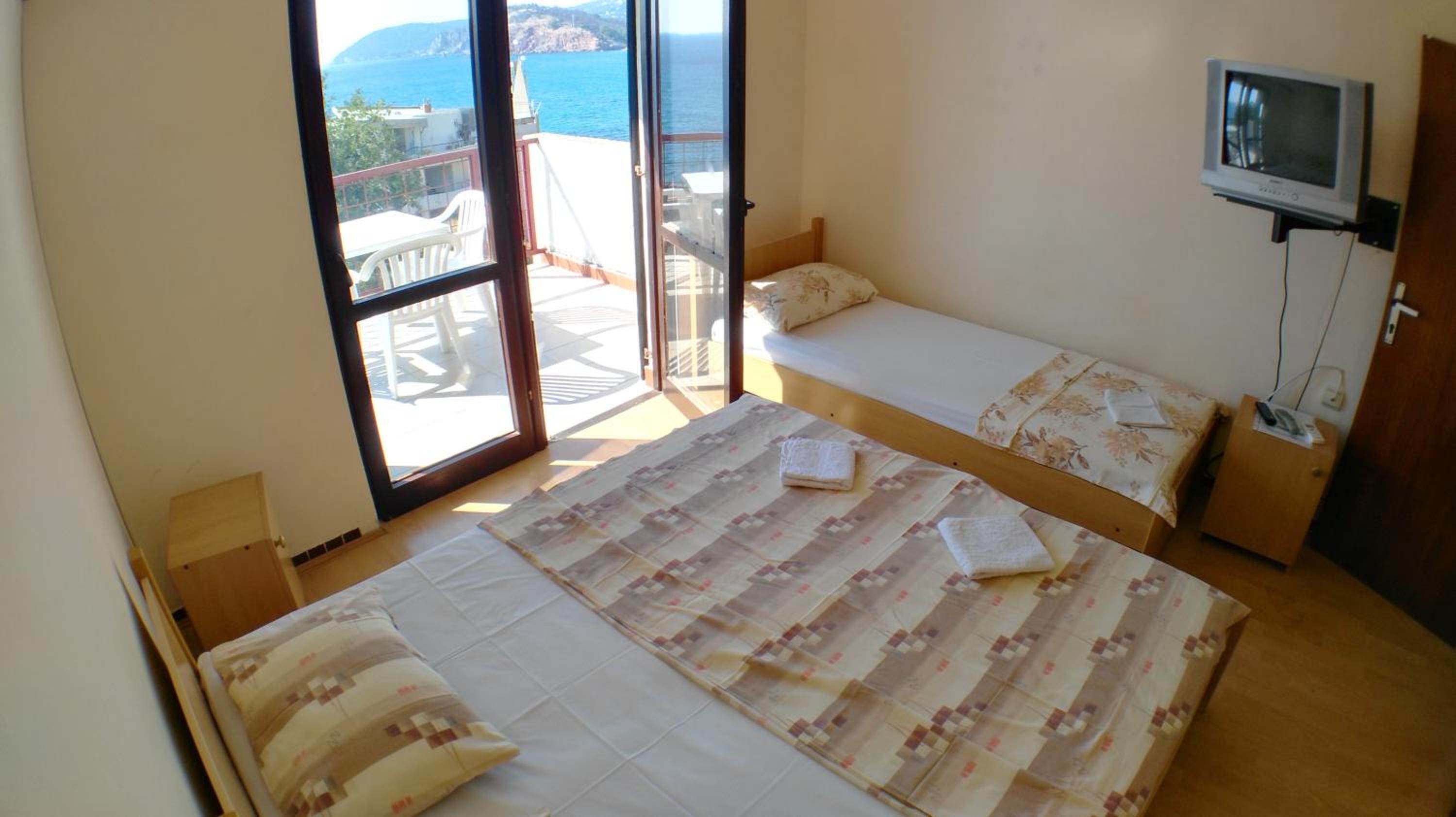 Photo 8