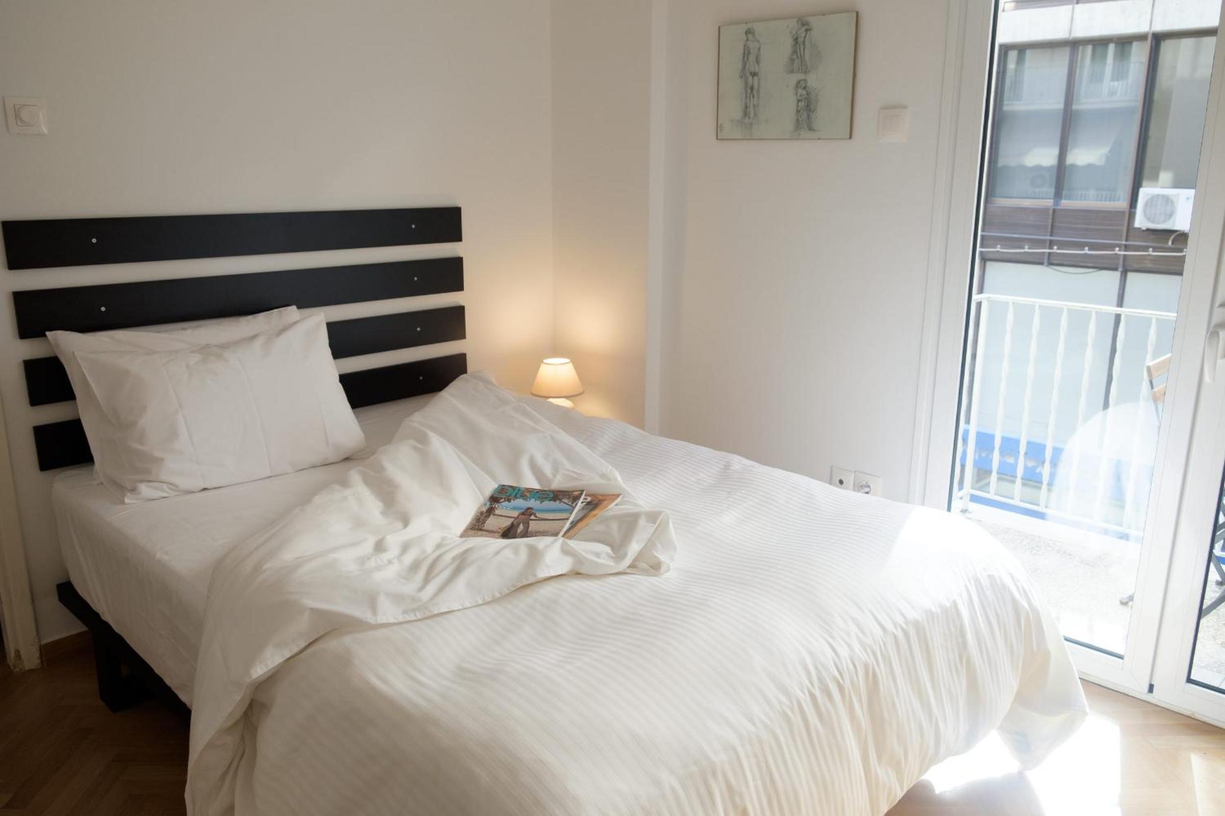 White n Bright Studio Apt