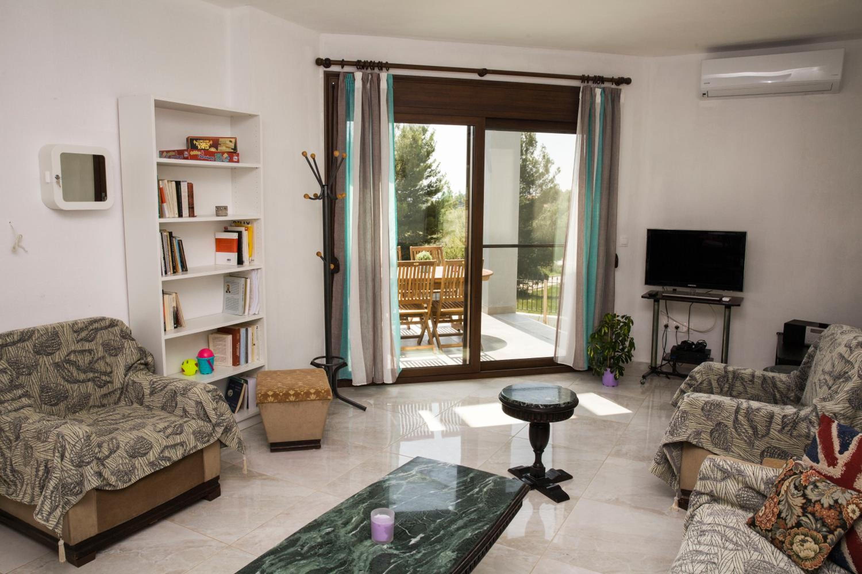 Modern serene villa near the sea