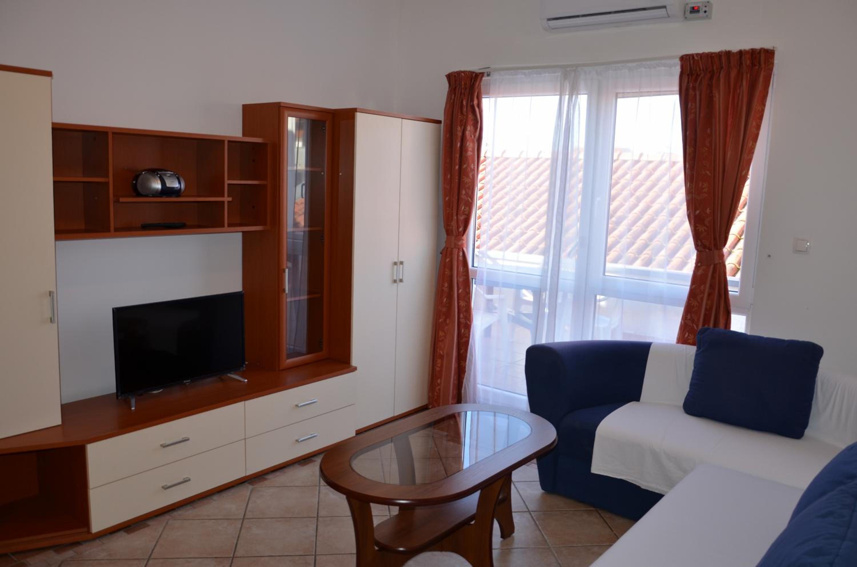 Apartments Pirovcanka