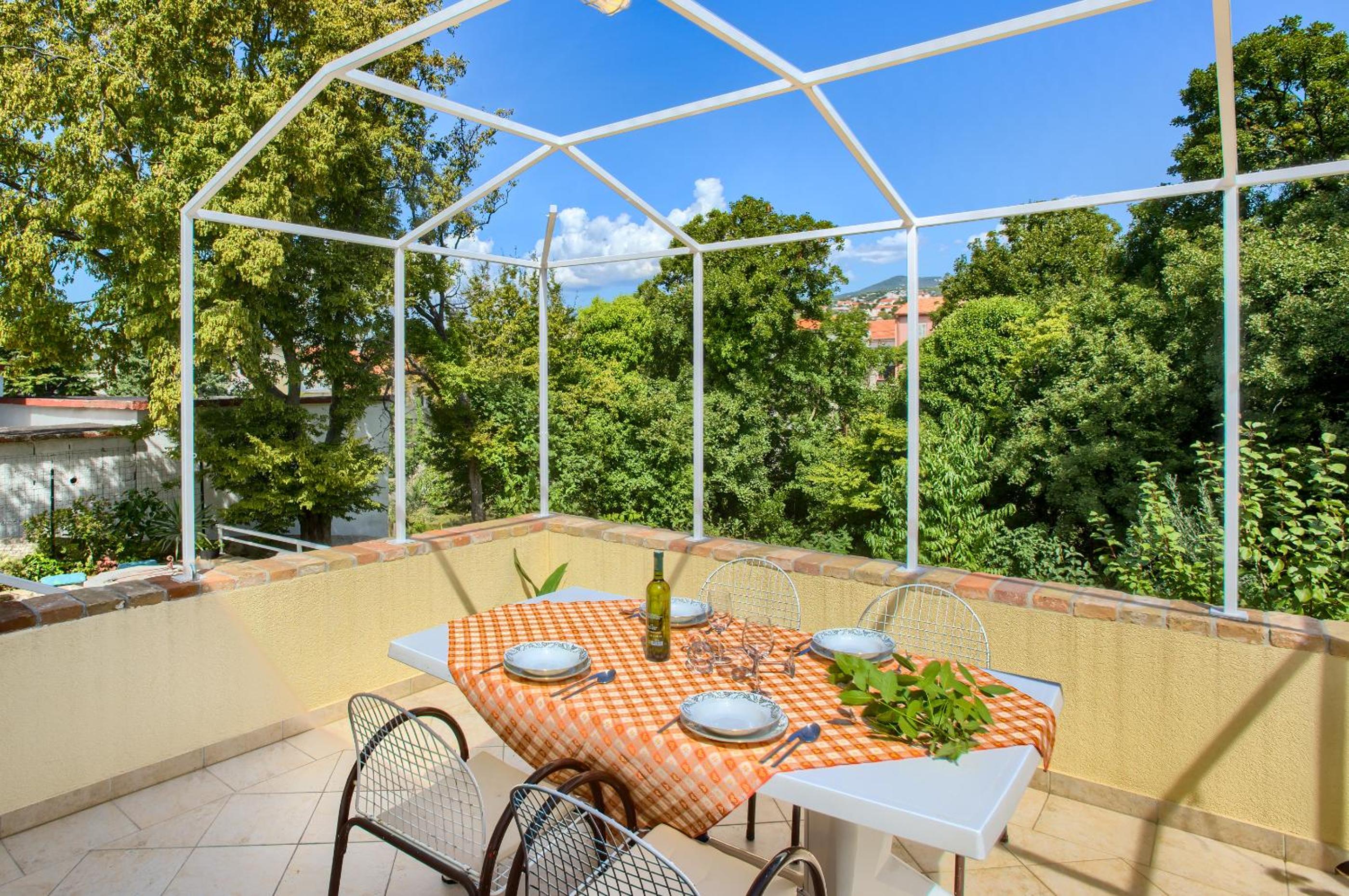 Katarina Vintage House view 3