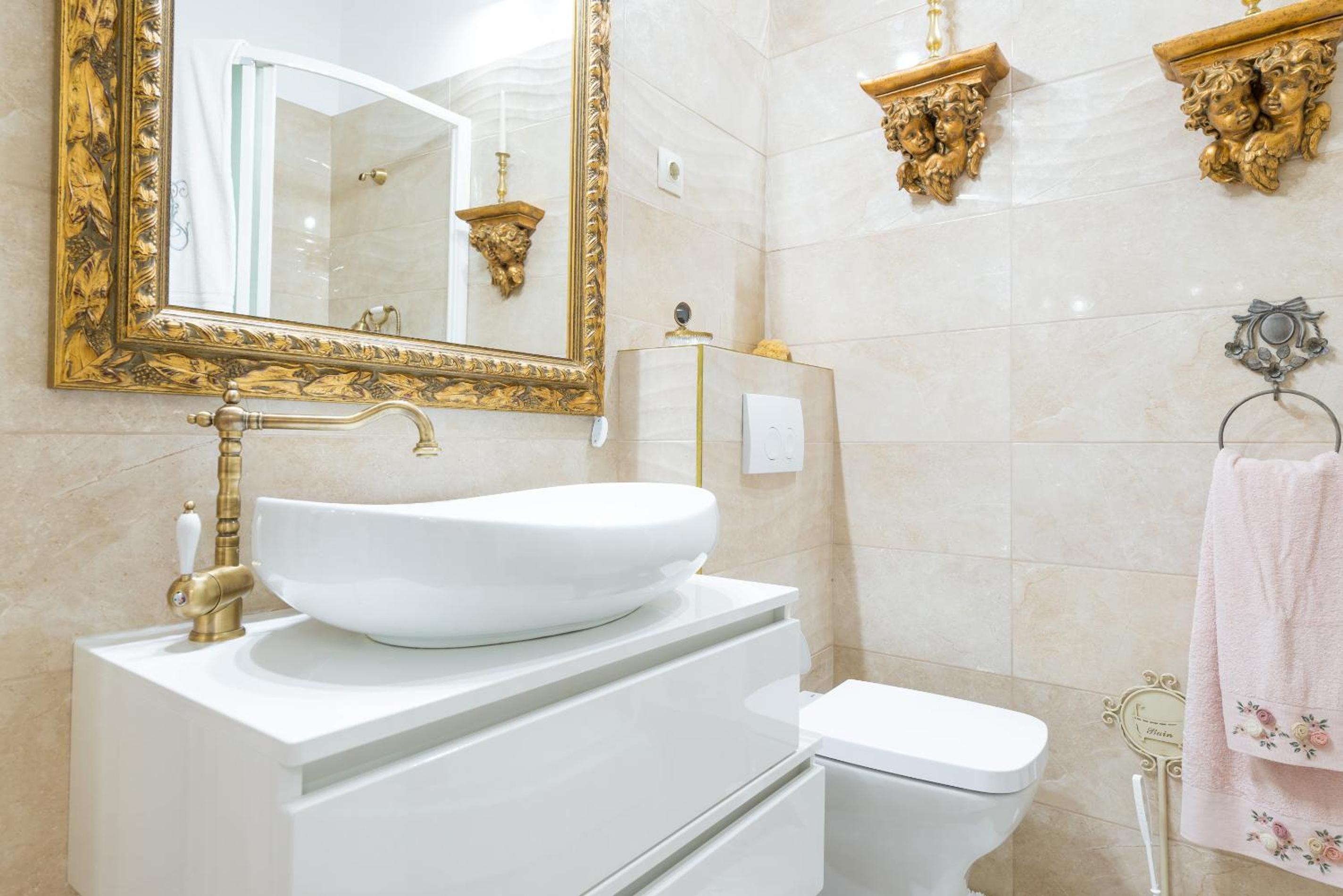 Elegant & Enchanting - Apartment At Old Town Entrance -