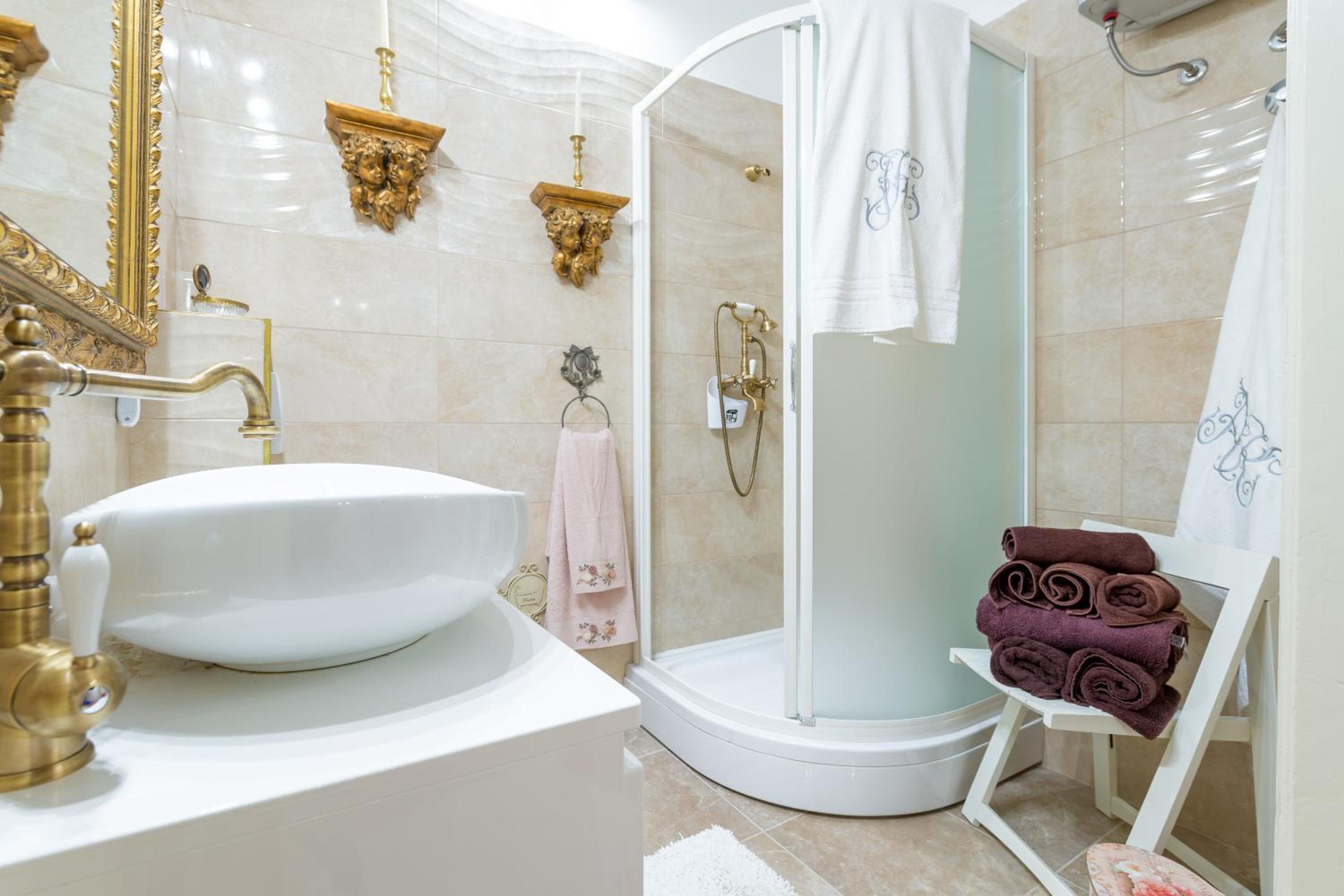 Elegant & Enchanting - Apartment At Old Town Entrance -