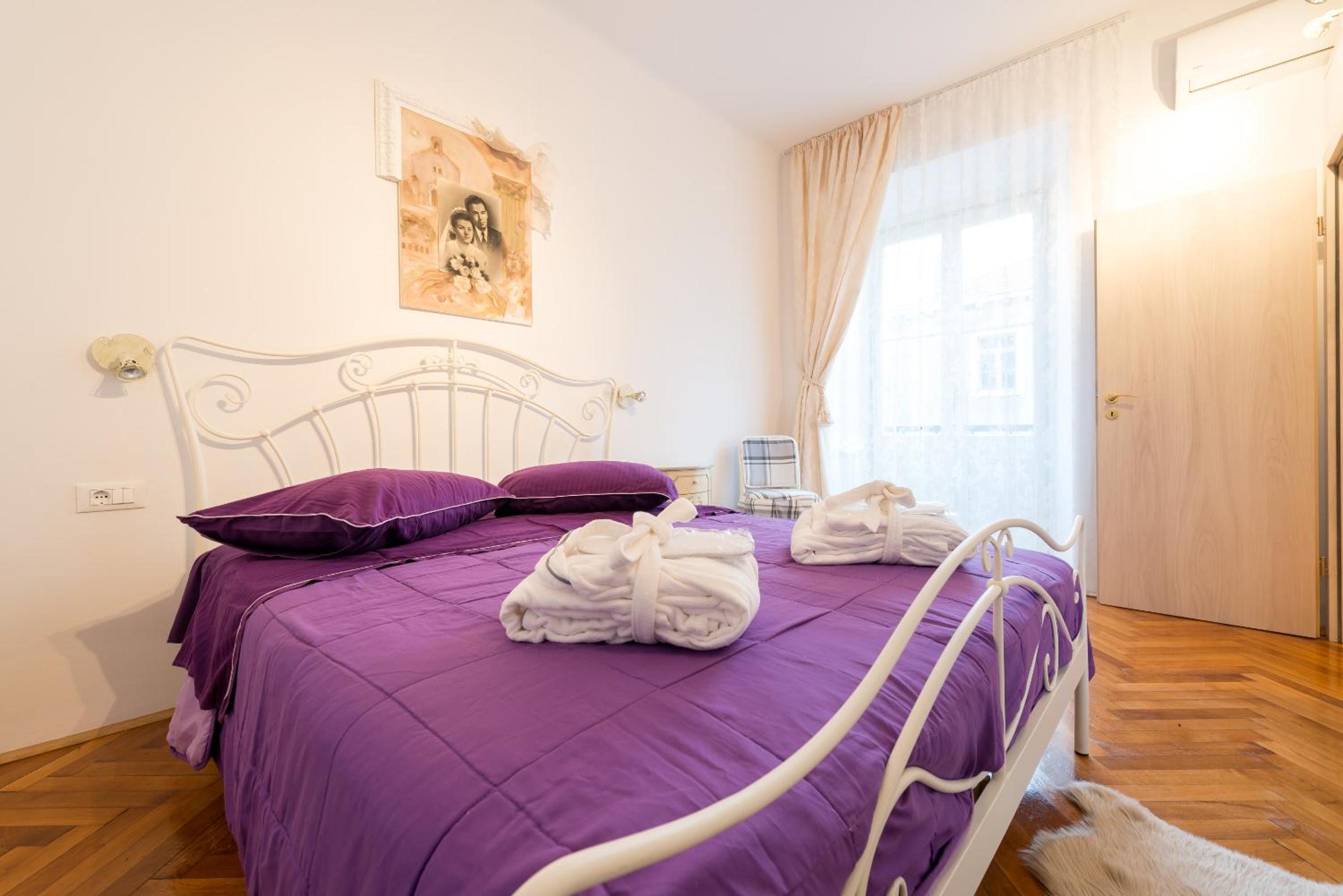 Elegant & Enchanting - Apartment At Old Town Entrance -