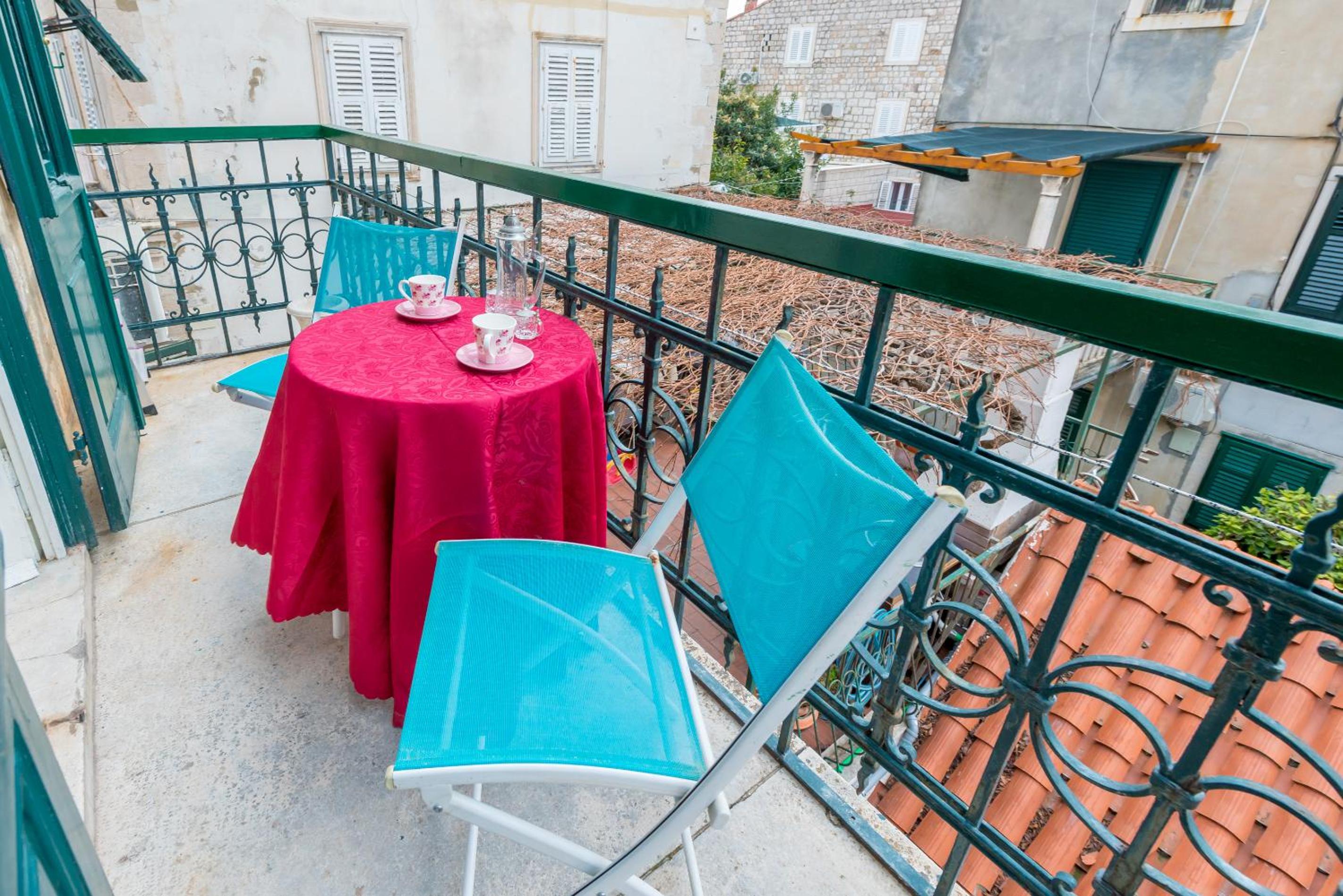 Elegant & Enchanting - Apartment At Old Town Entrance -