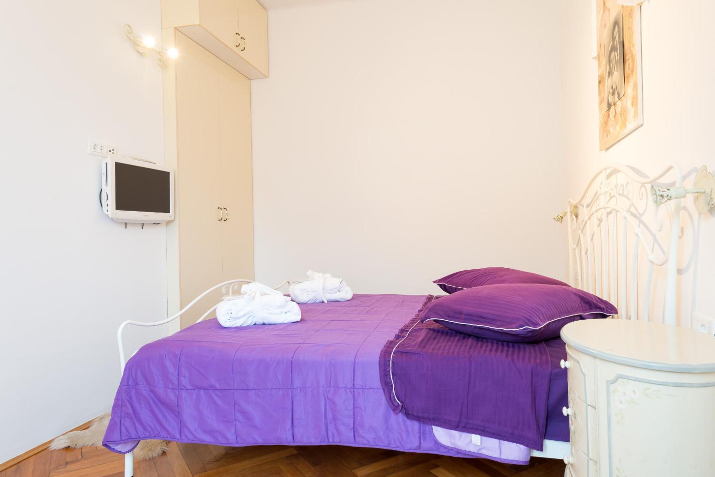Elegant & Enchanting - Apartment At Old Town Entrance -