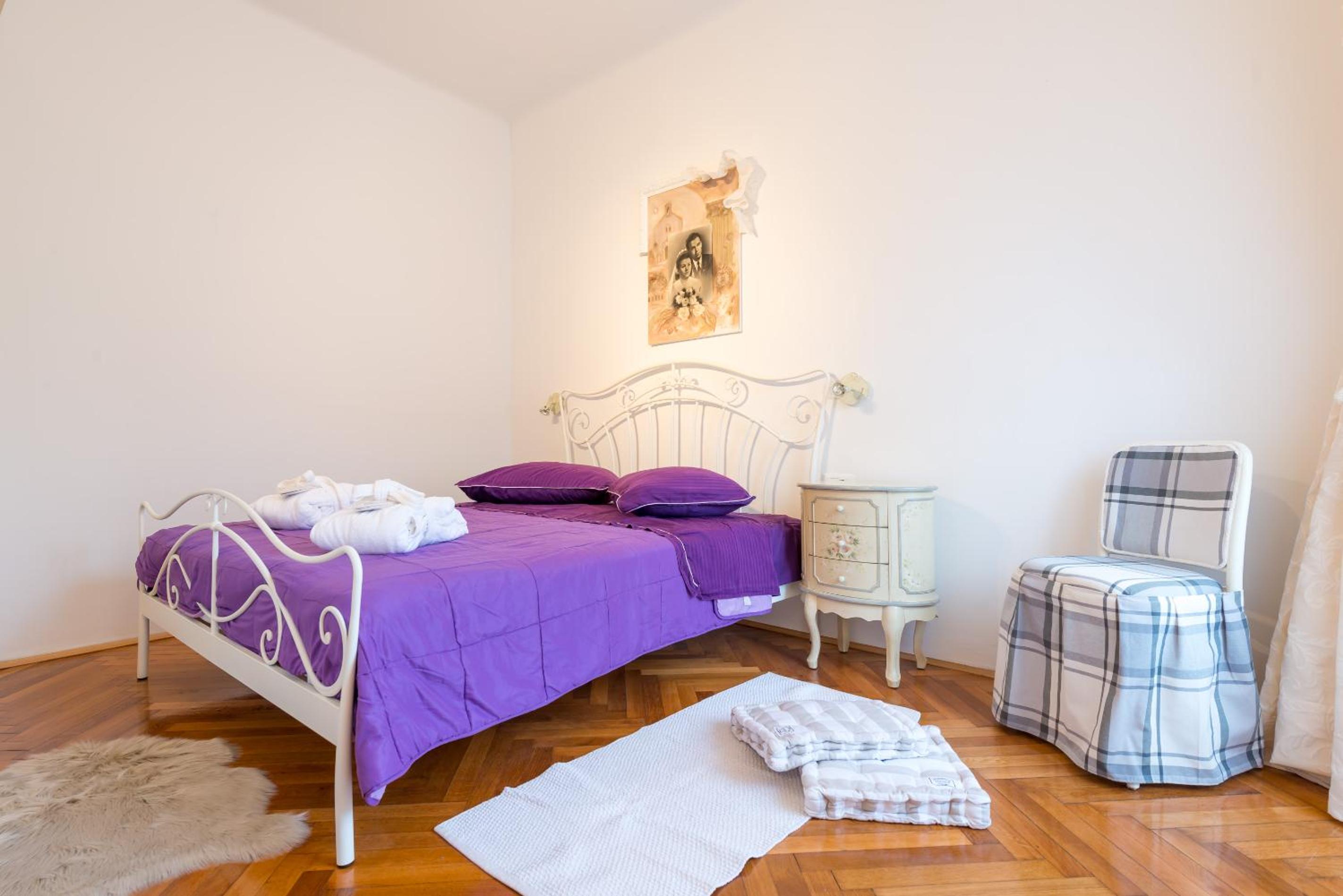 Elegant & Enchanting - Apartment At Old Town Entrance -