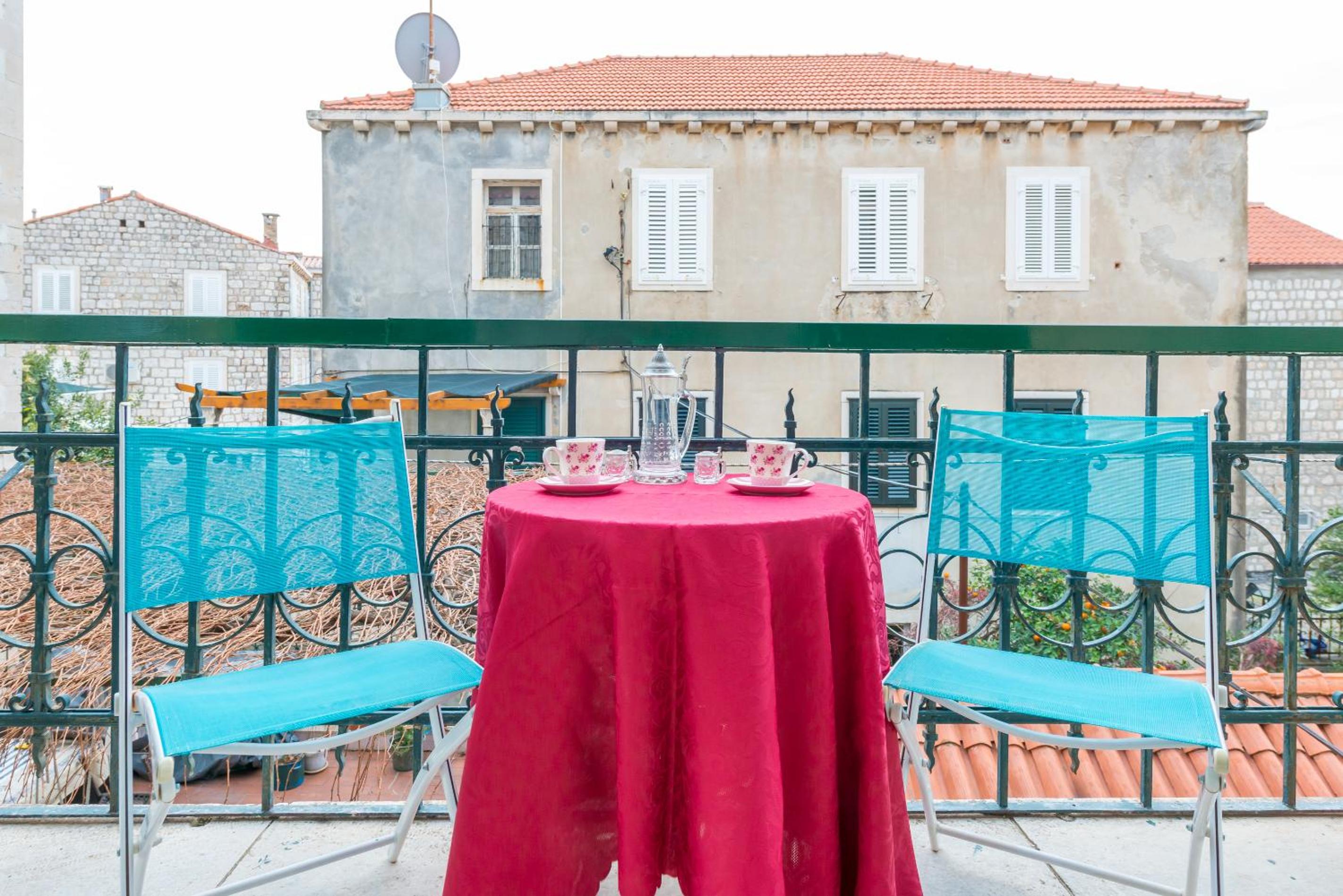 Elegant & Enchanting - Apartment At Old Town Entrance -