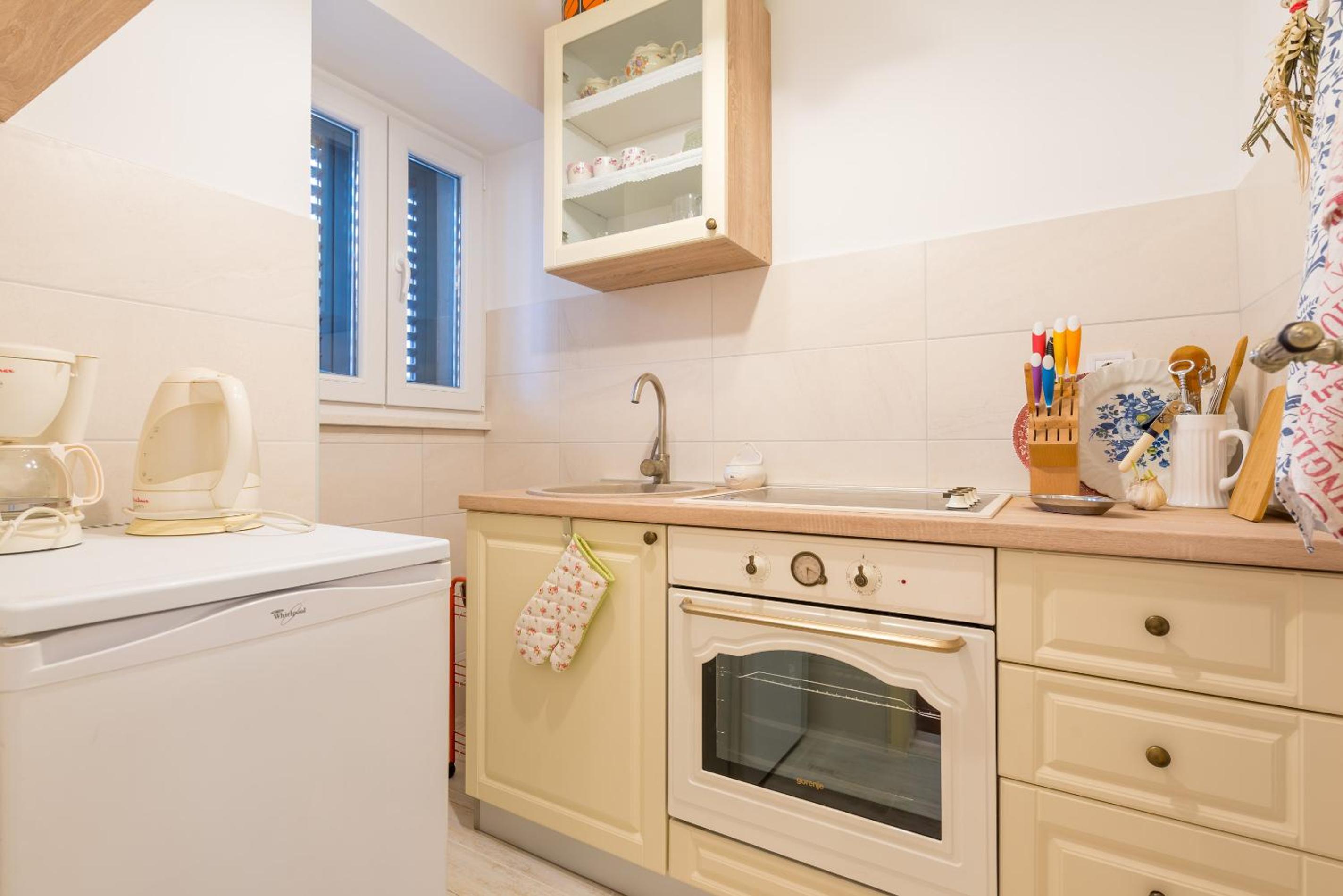 Elegant & Enchanting - Apartment At Old Town Entrance -