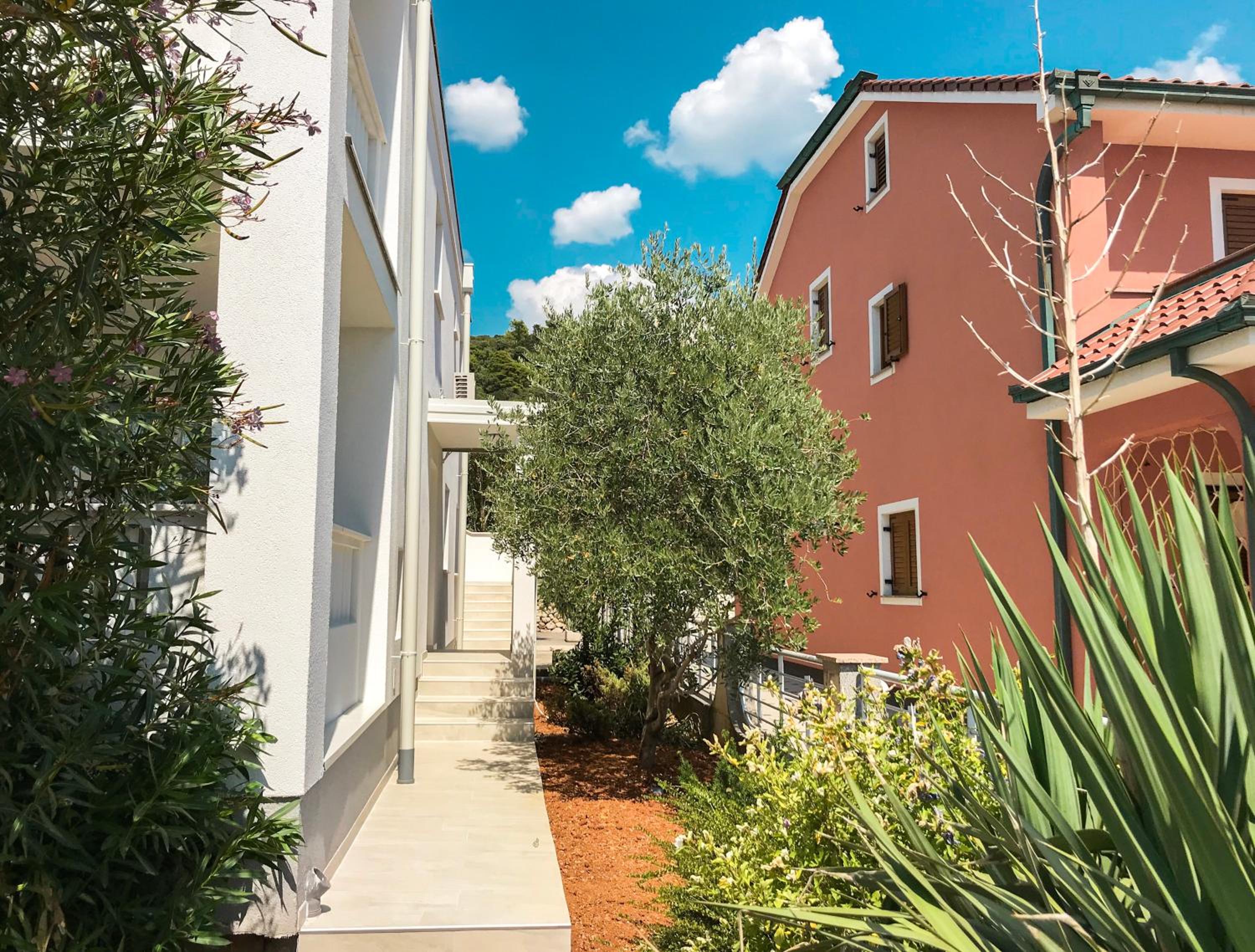 MR. HALL Apartments view 5