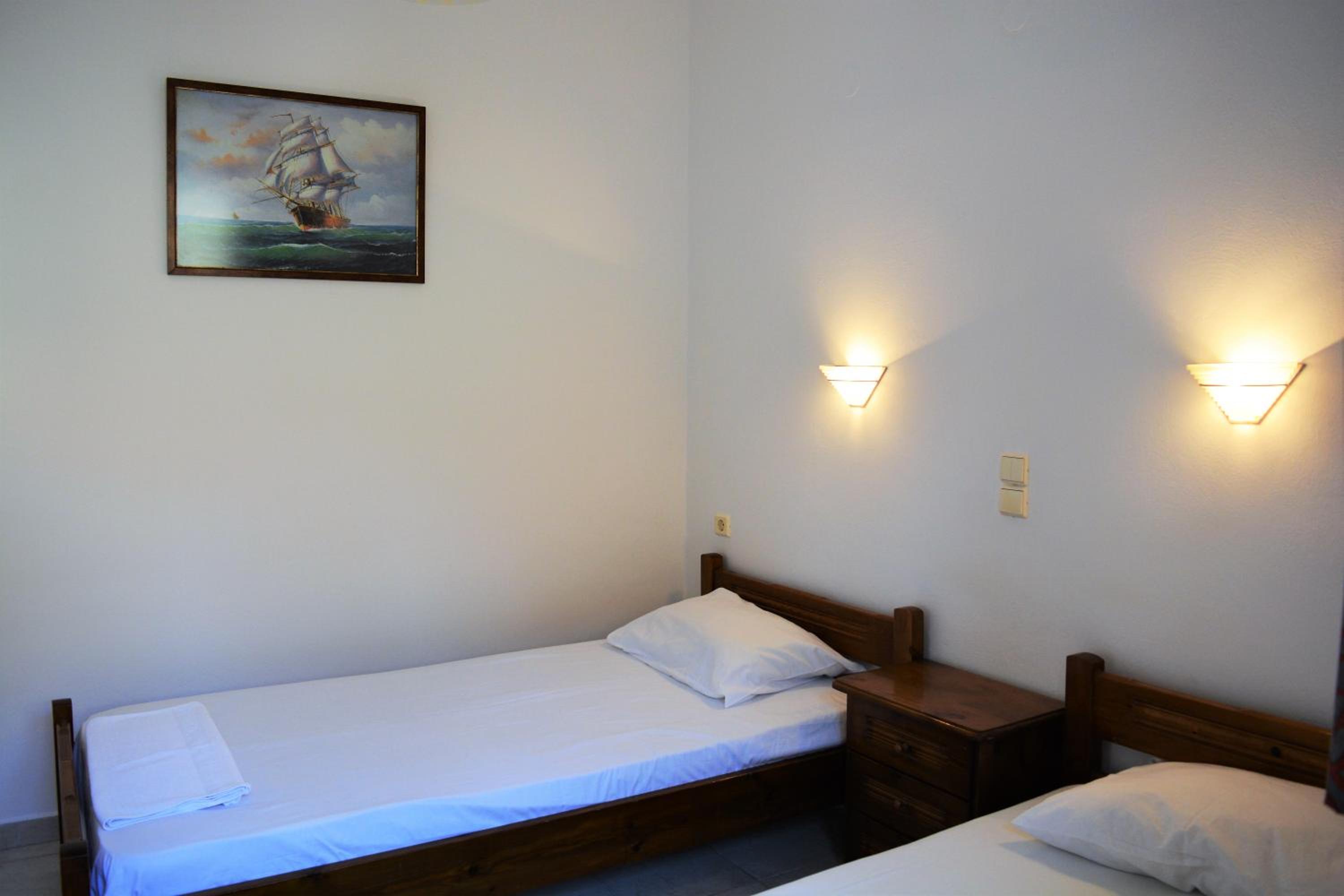 Raph's Studios-Apts By The Sea view 3