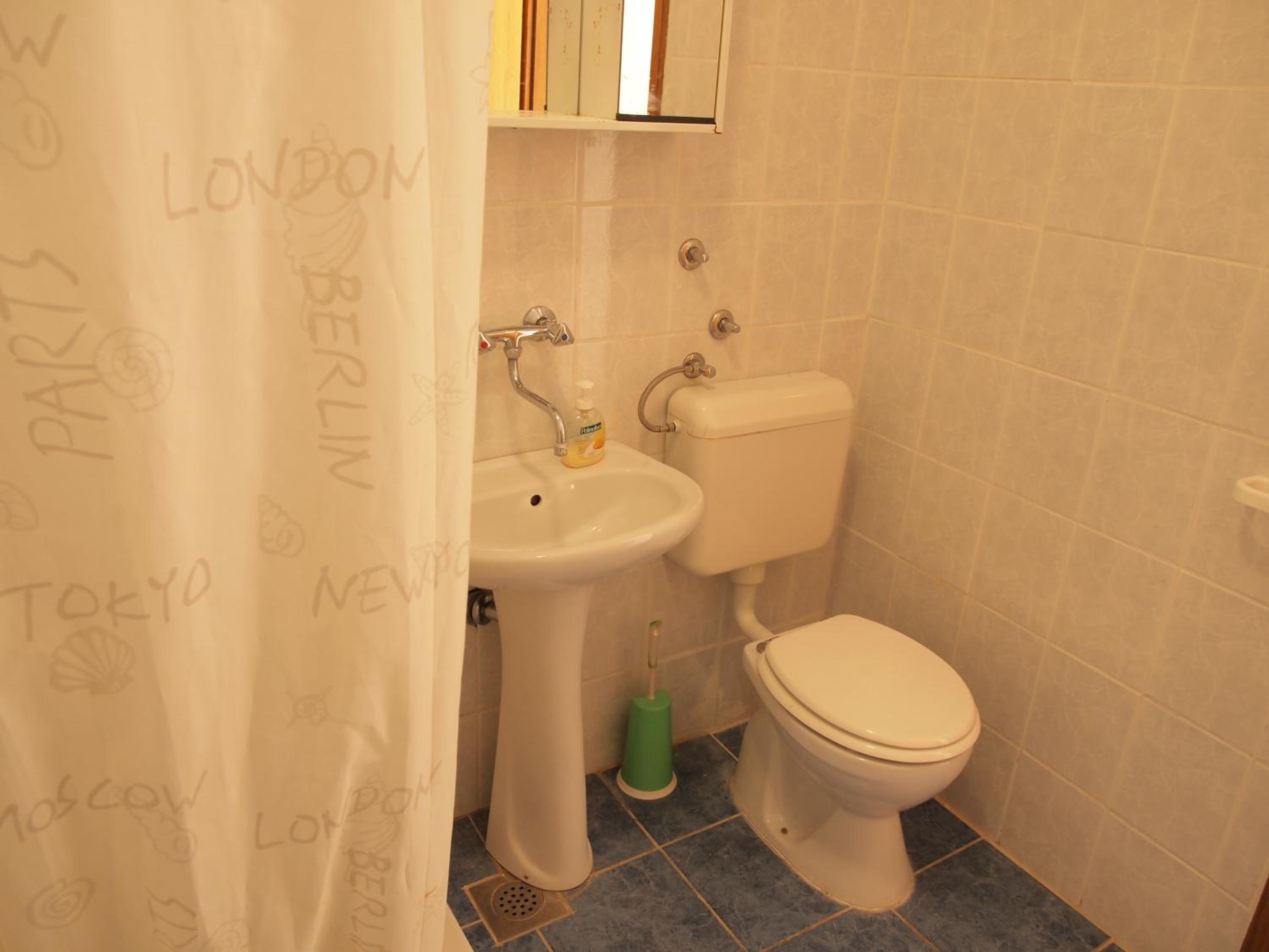 Photo 33