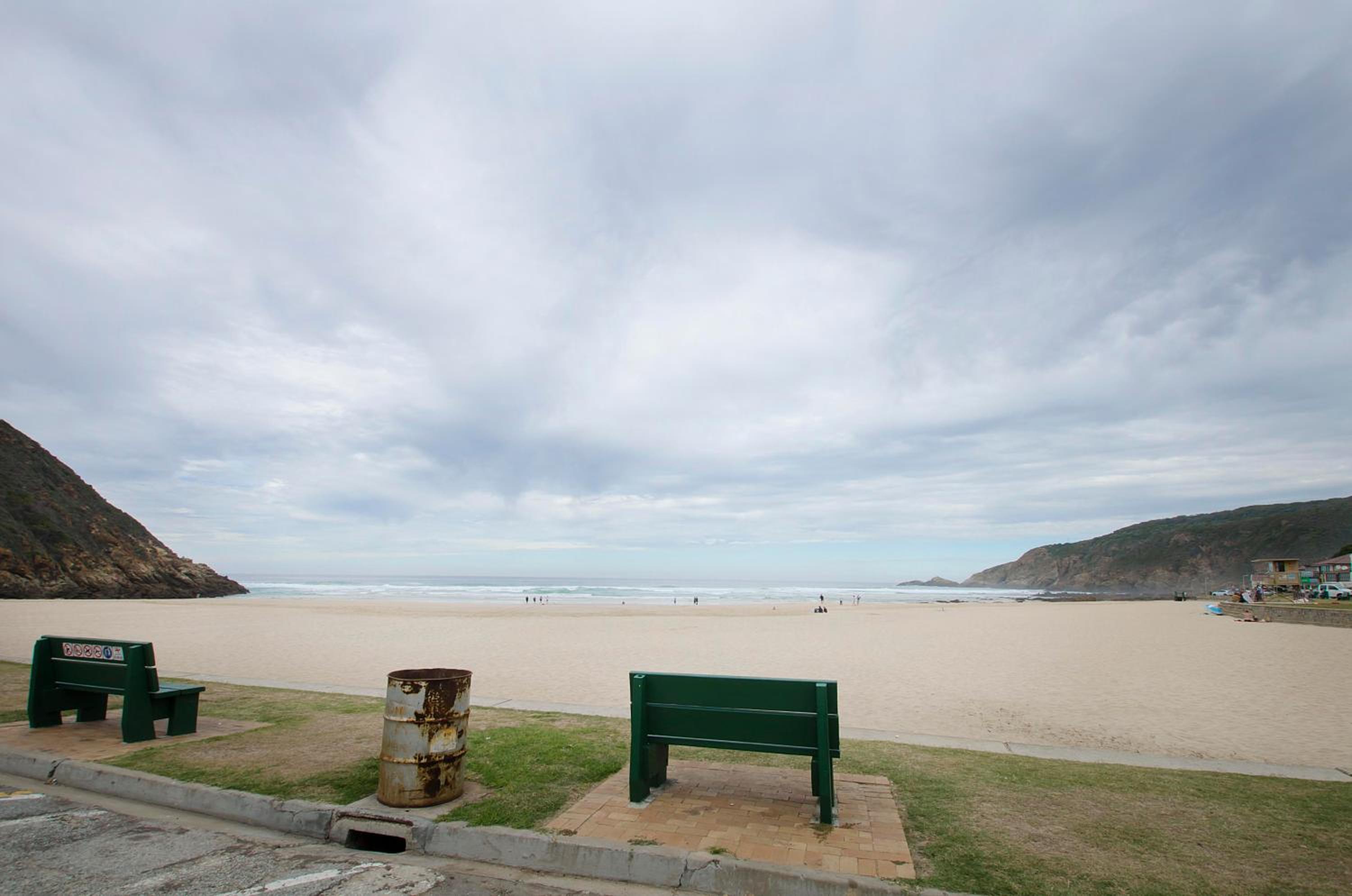 Herolds Bay Accommodation - Hiers Ons Weer Downstairs view 3
