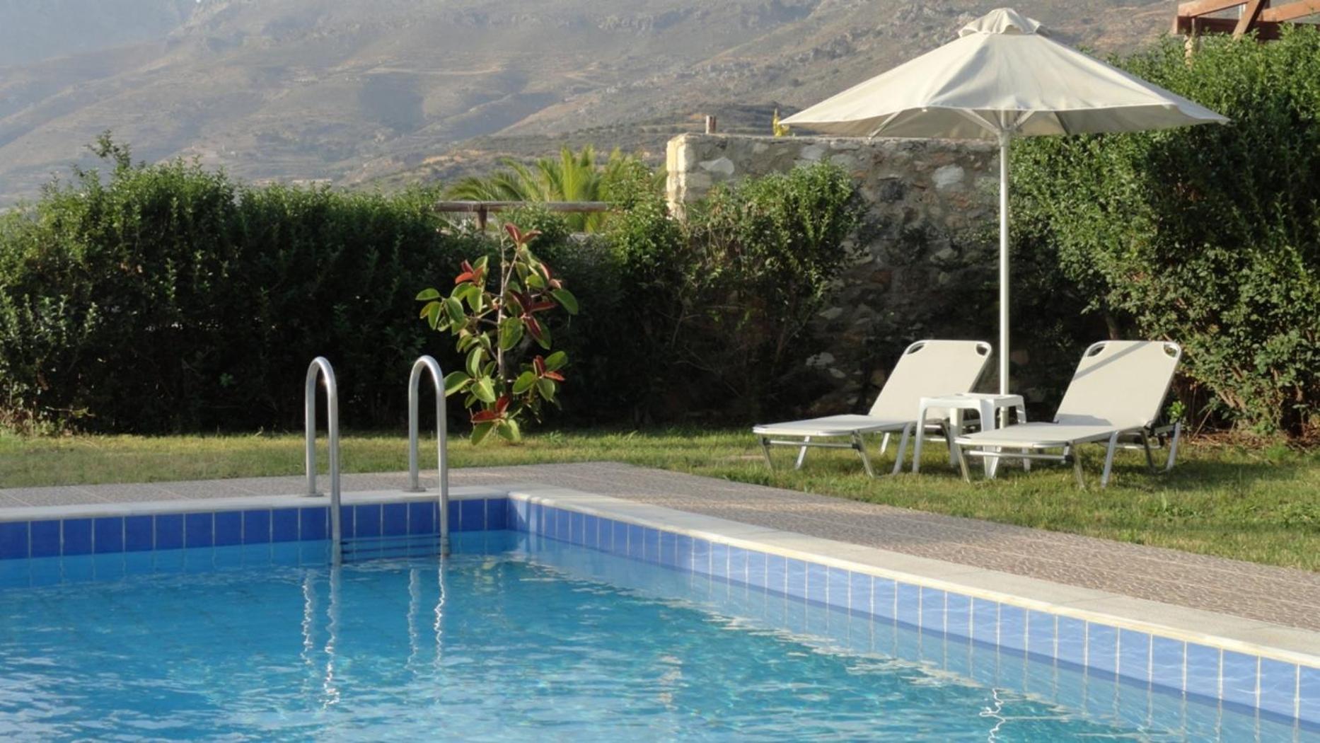 Villa with a pool in Lefkogia view 3