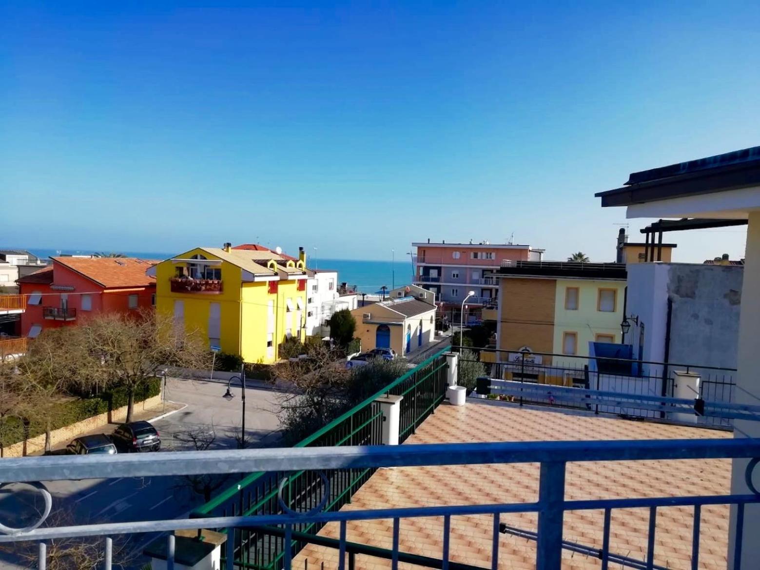 M218 - Marcelli, trilocale con terrazzo a 50mt dal mare photo 3