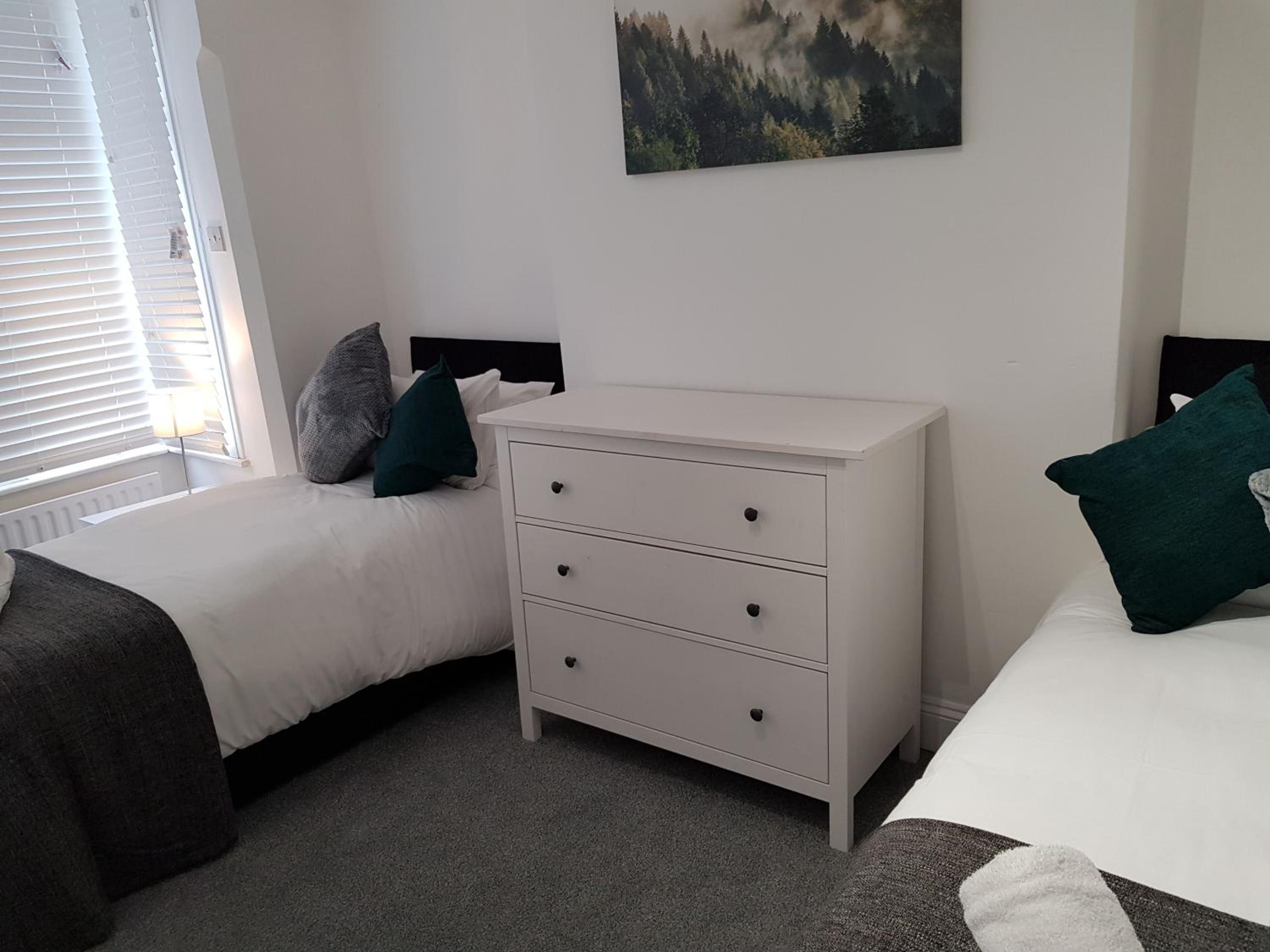 Luton Vacations - Chiltern Apartment - Property Image 3