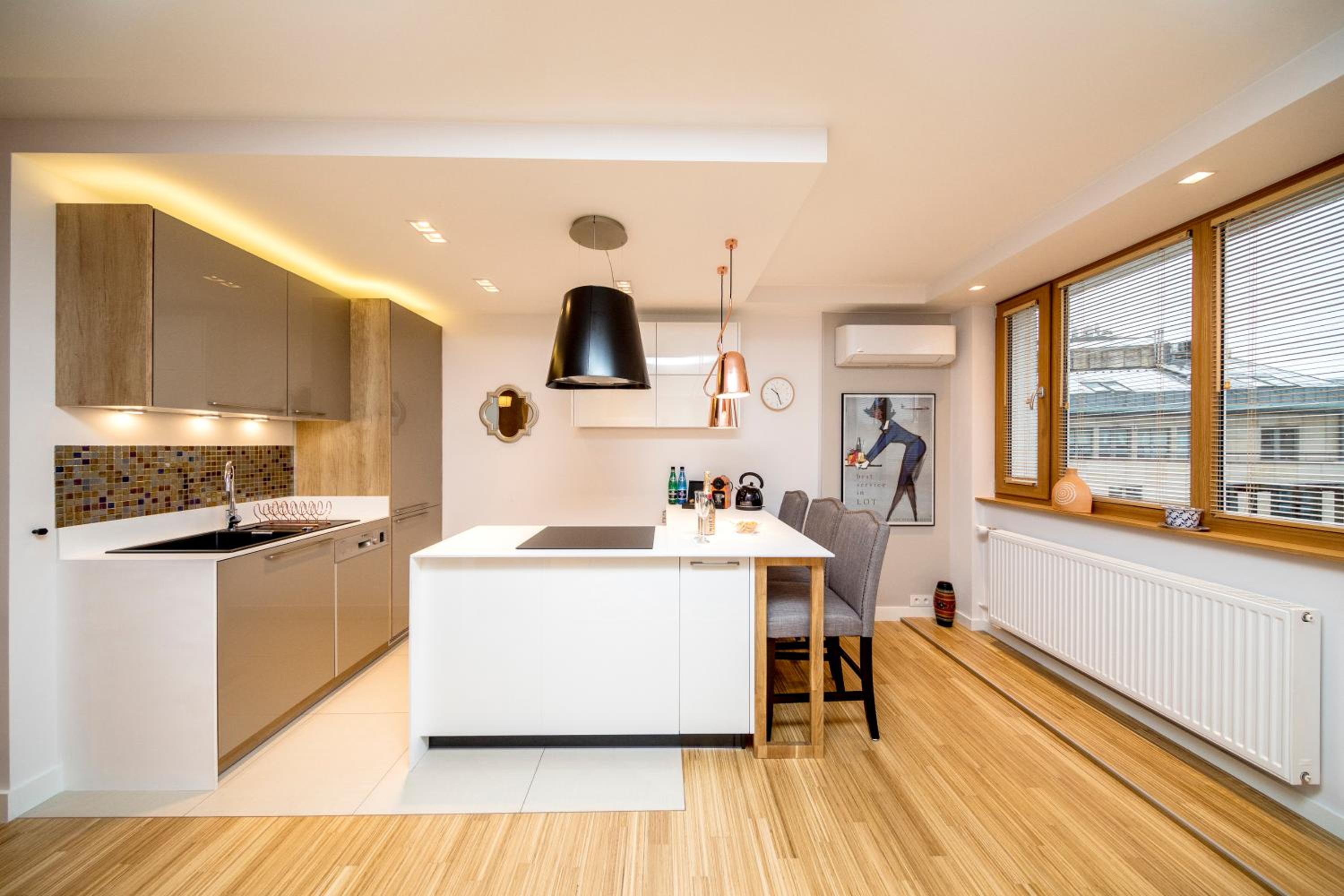 Golden Apartment with Air Condition by Your Freedom view 3