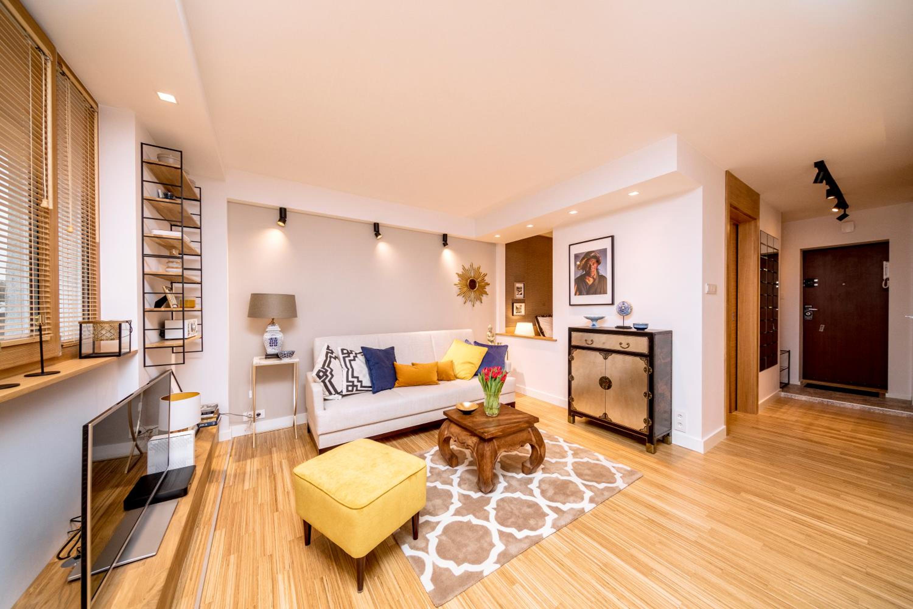 Golden Apartment with Air Condition by Your Freedom