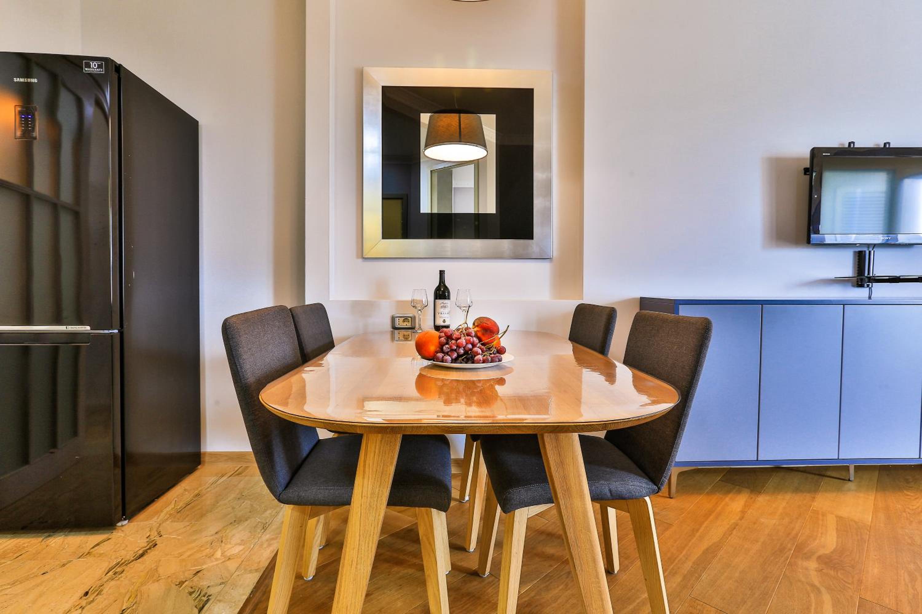 Luxury Montesun Apartments view 5