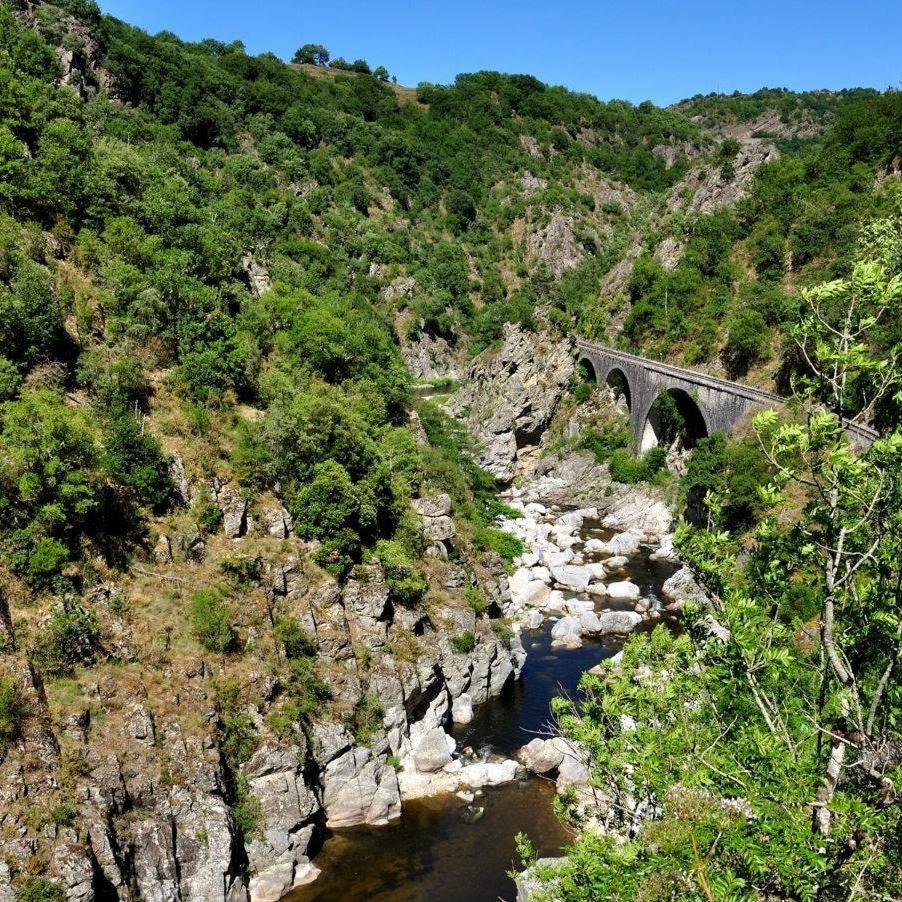 Camping Les Berges Du Doux
