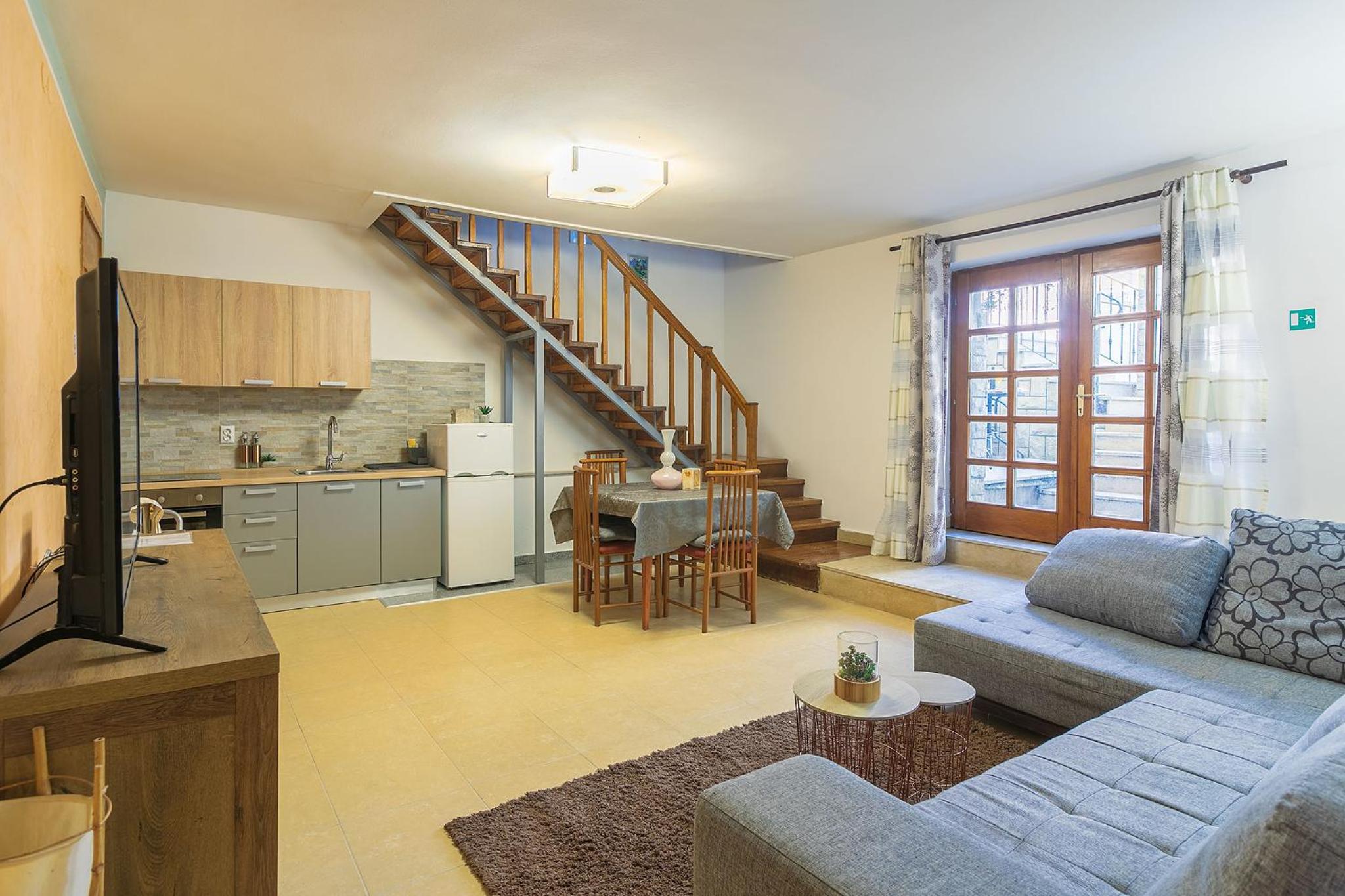 Polias apartment (near amphitheater)