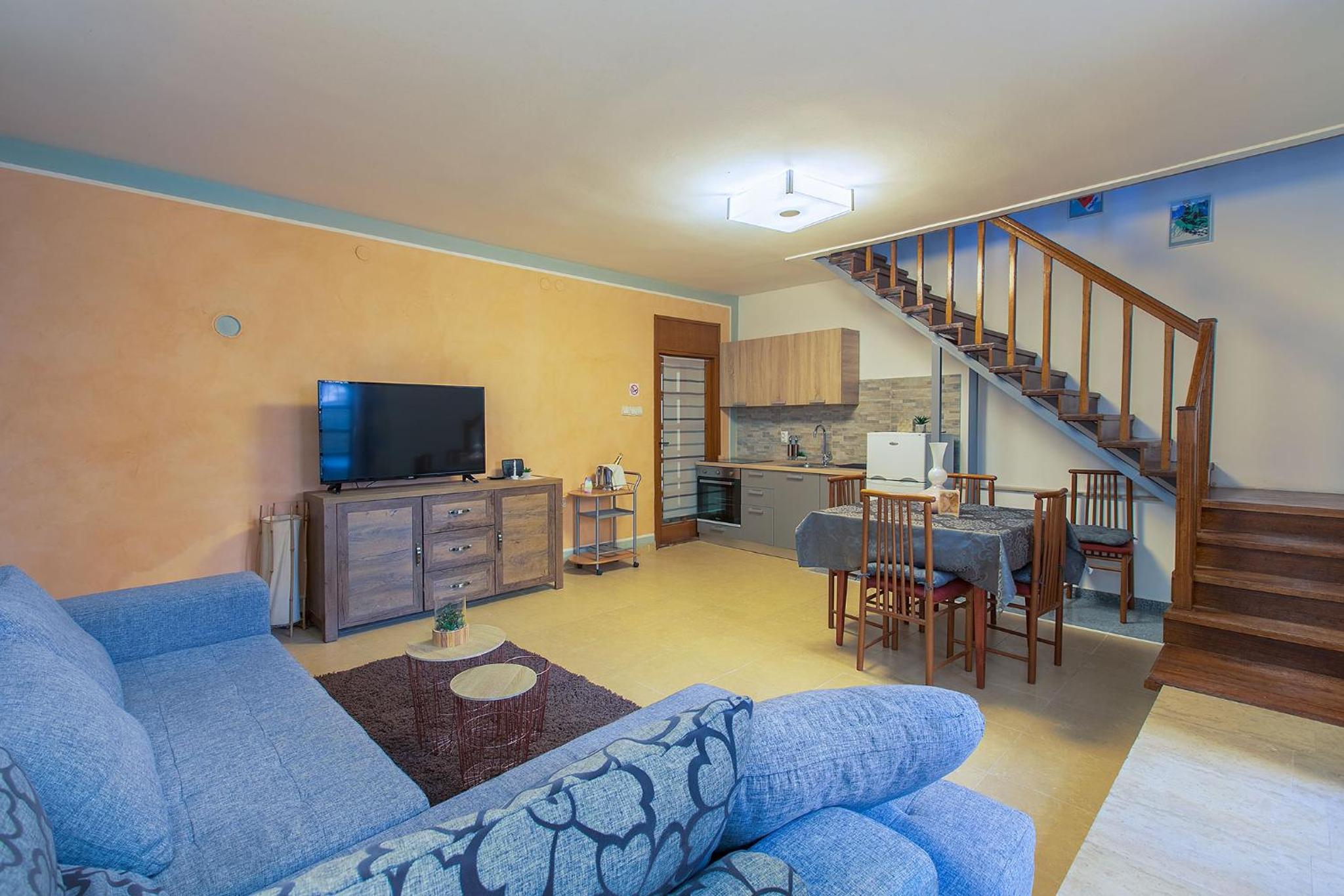 Polias apartment (near amphitheater)