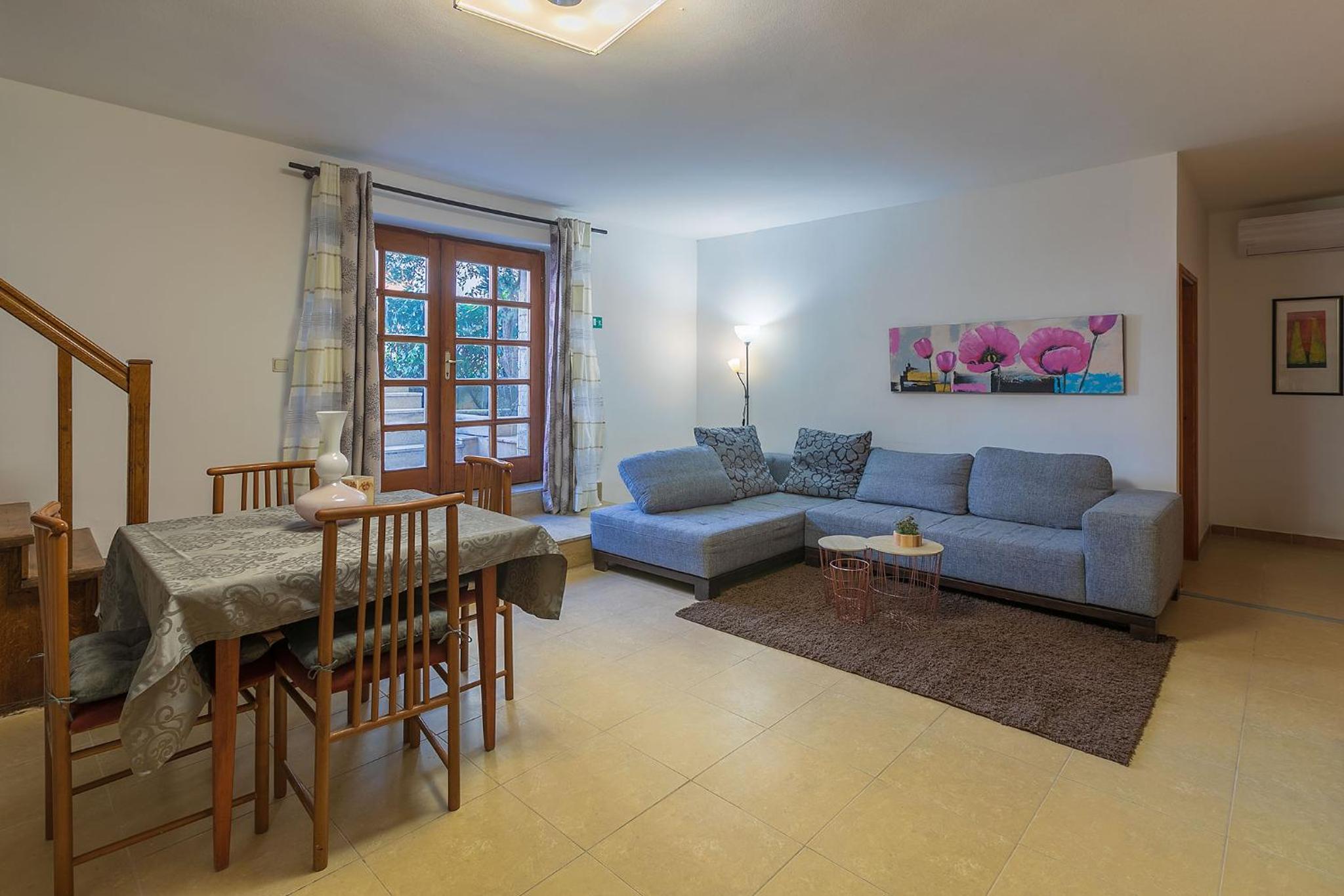 Polias apartment (near amphitheater)
