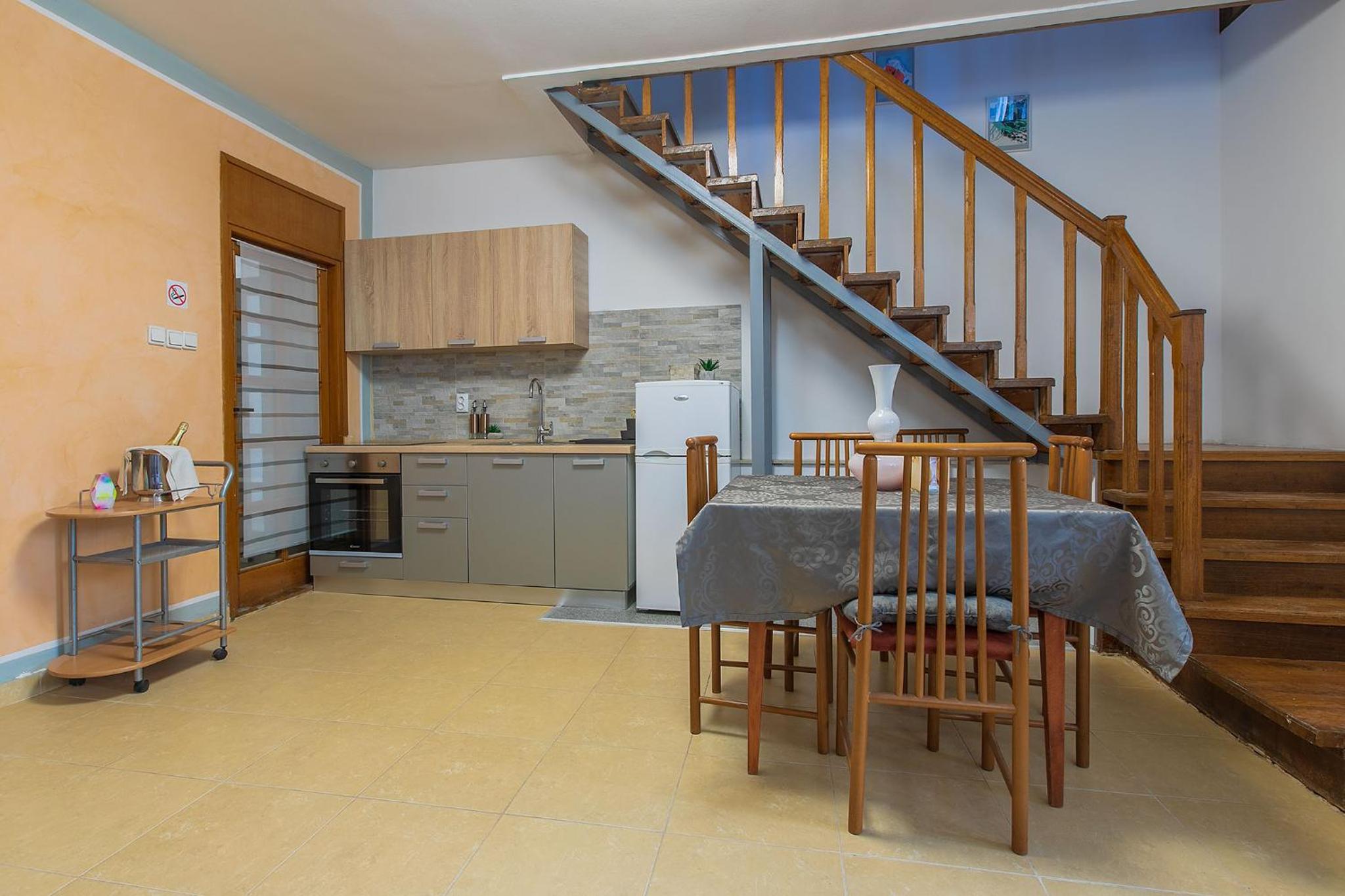 Polias apartment (near amphitheater)