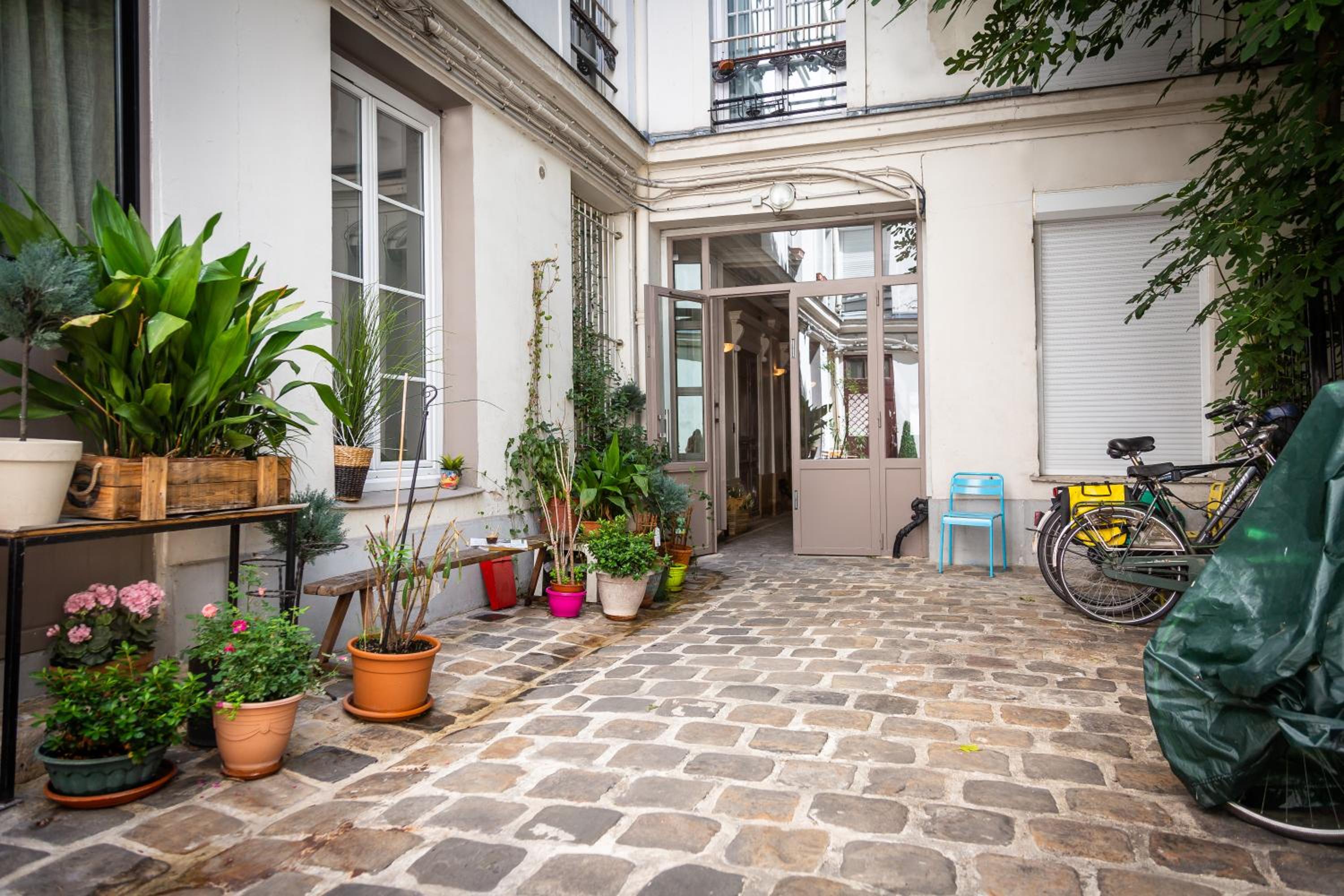 Artisan Lofts courtyard Opéra
