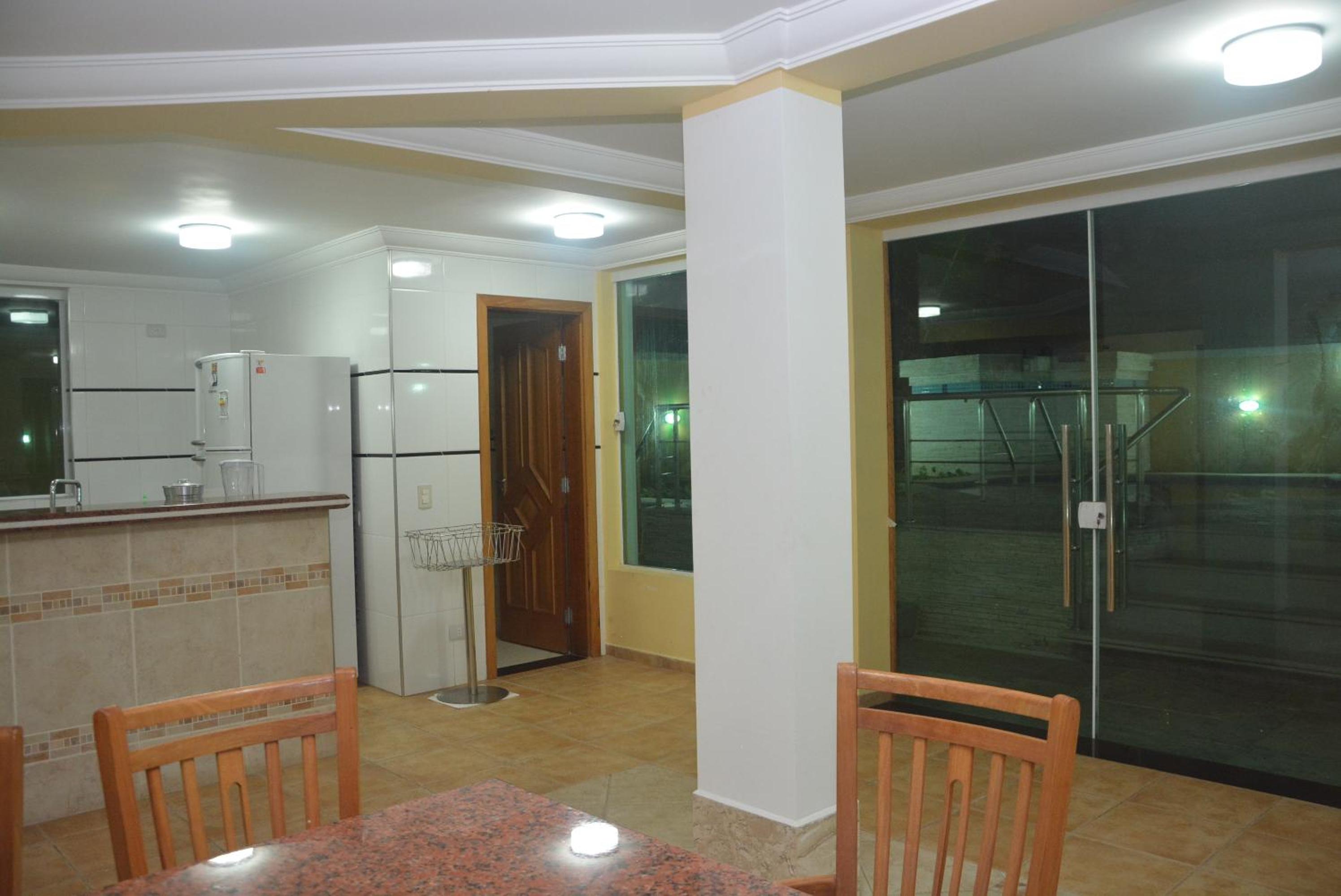 CASA COND HANGA ROA BERTIOGA 4 Func