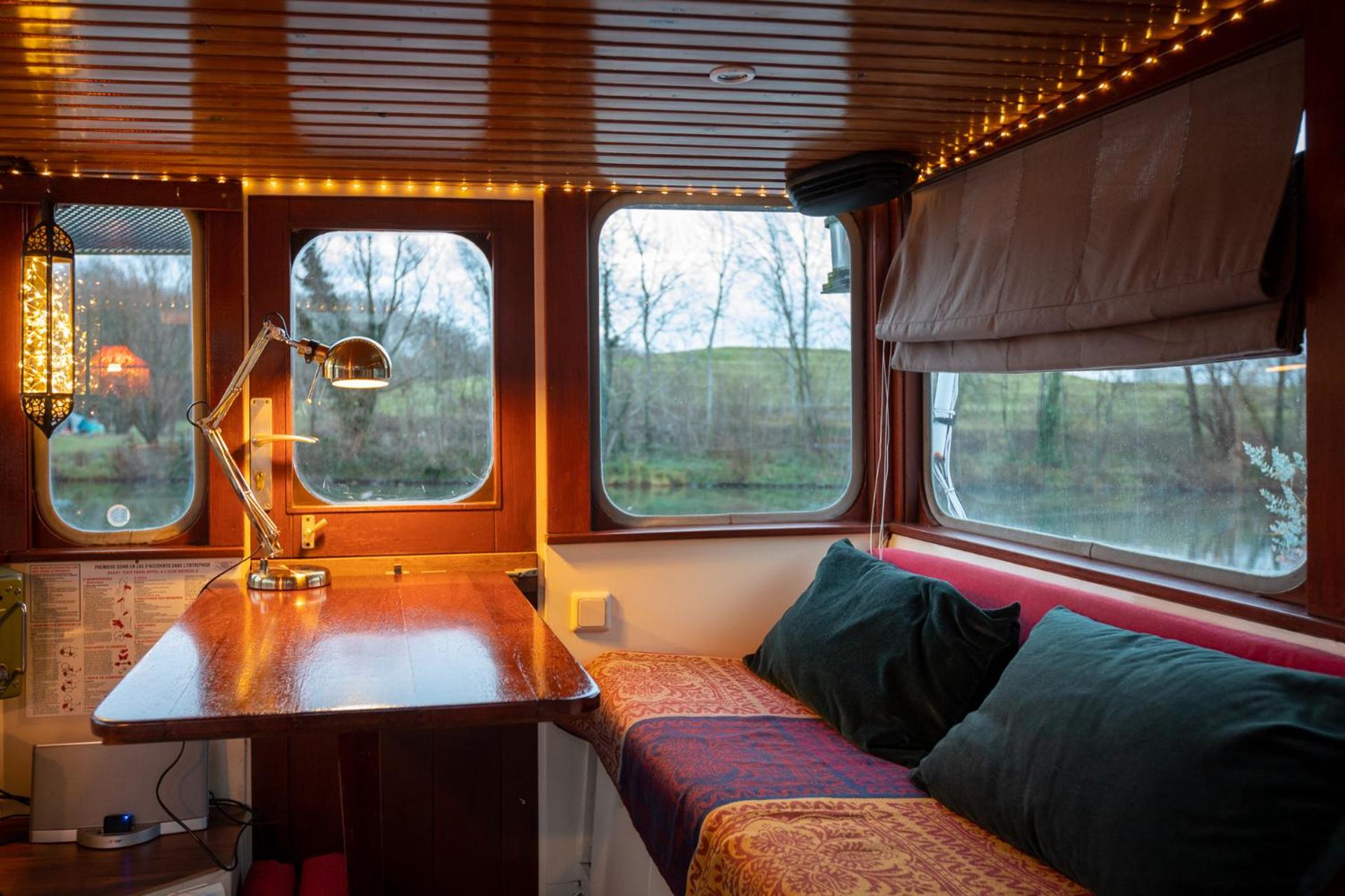 Bateau péniche au coeur de Lille photo 3