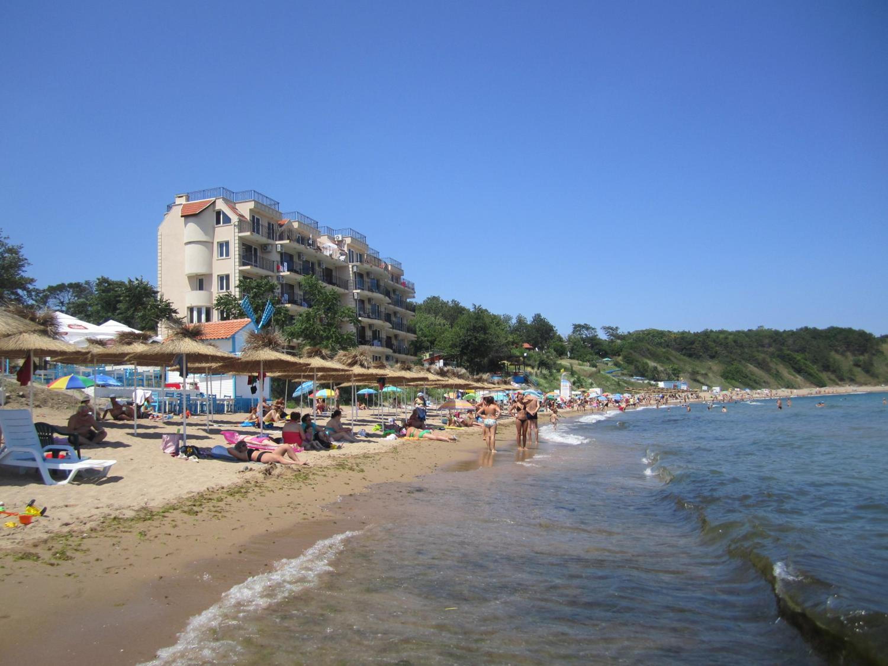 Akra Apartments