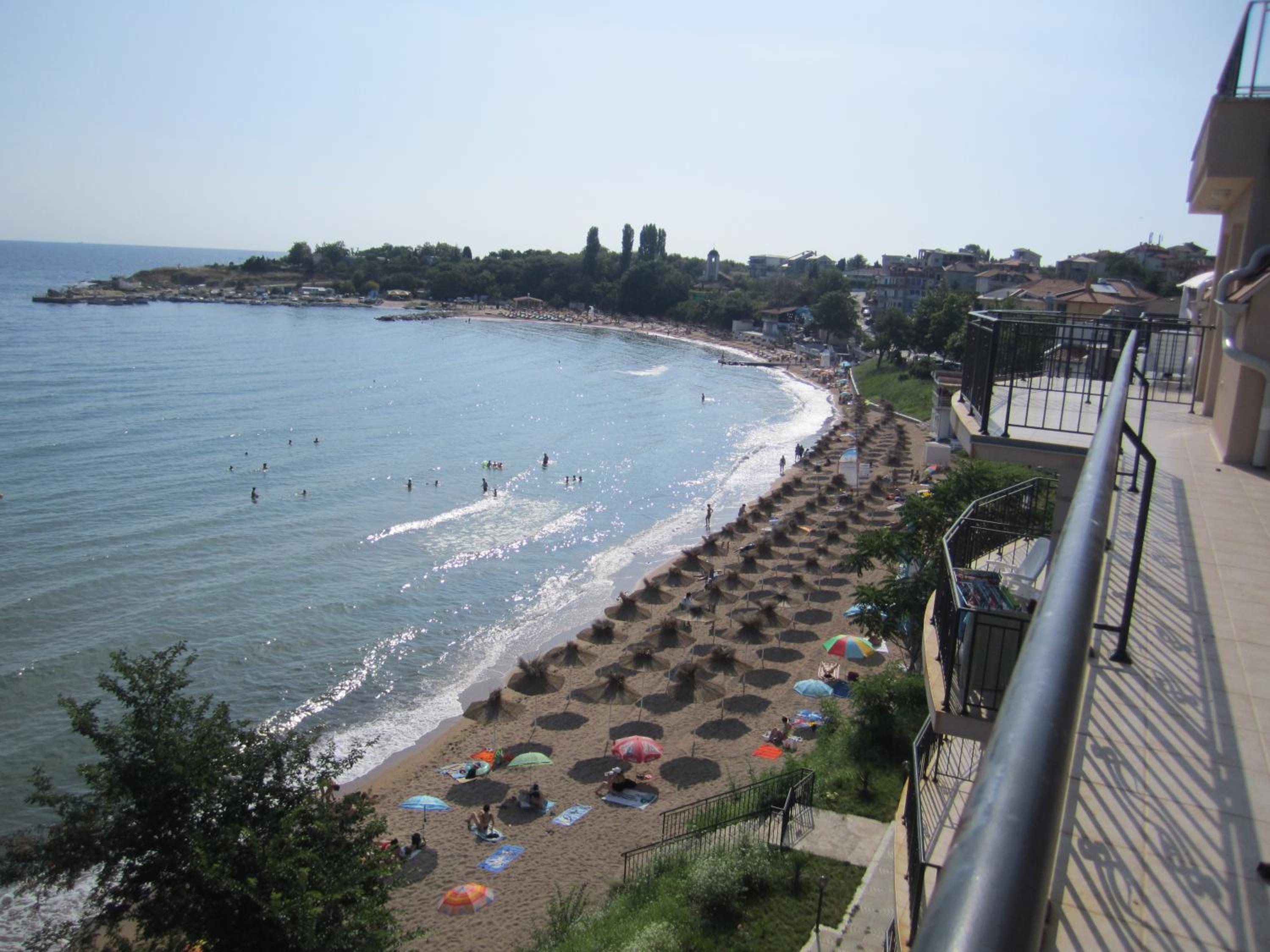 Akra Apartments