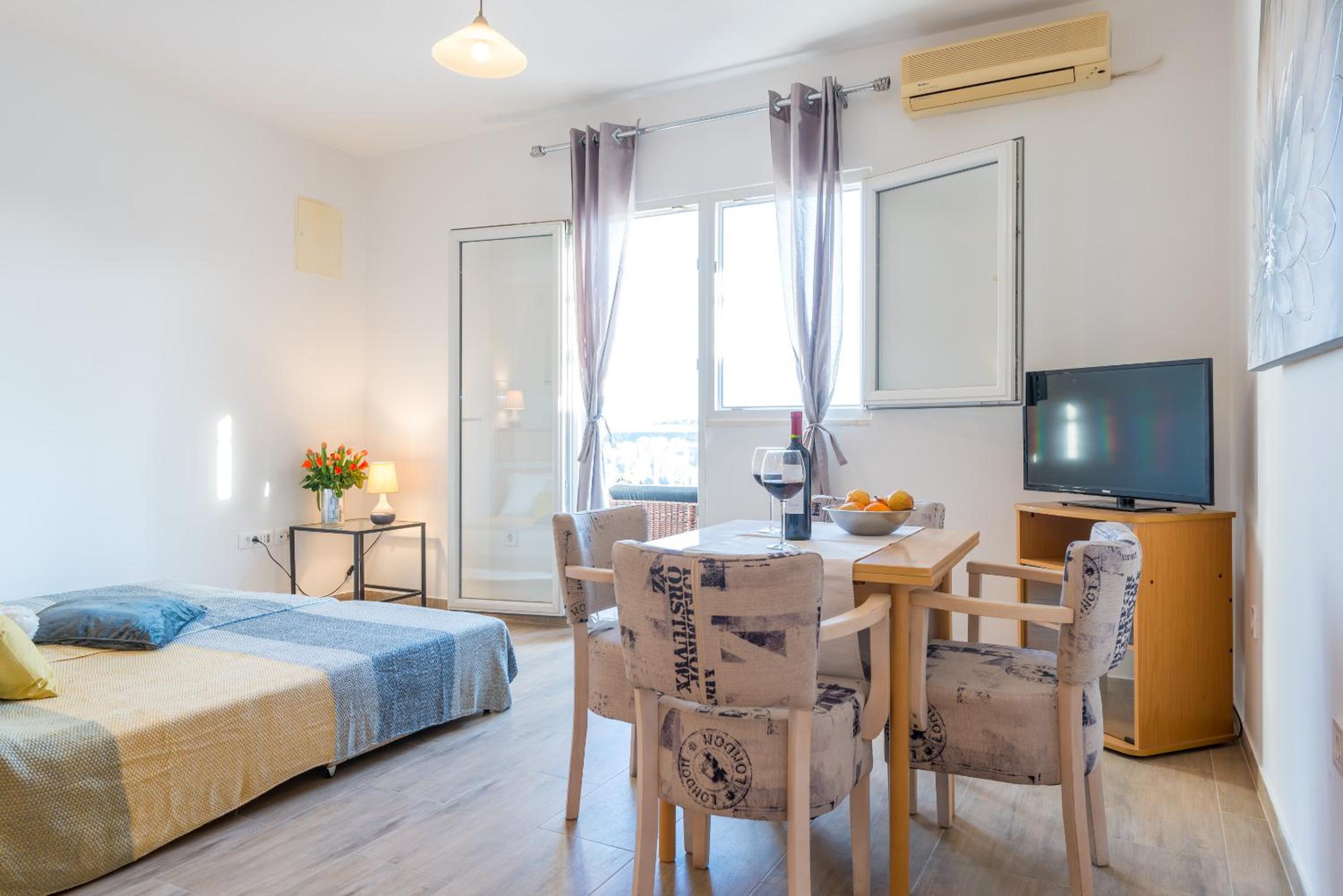 Lily's Apartments