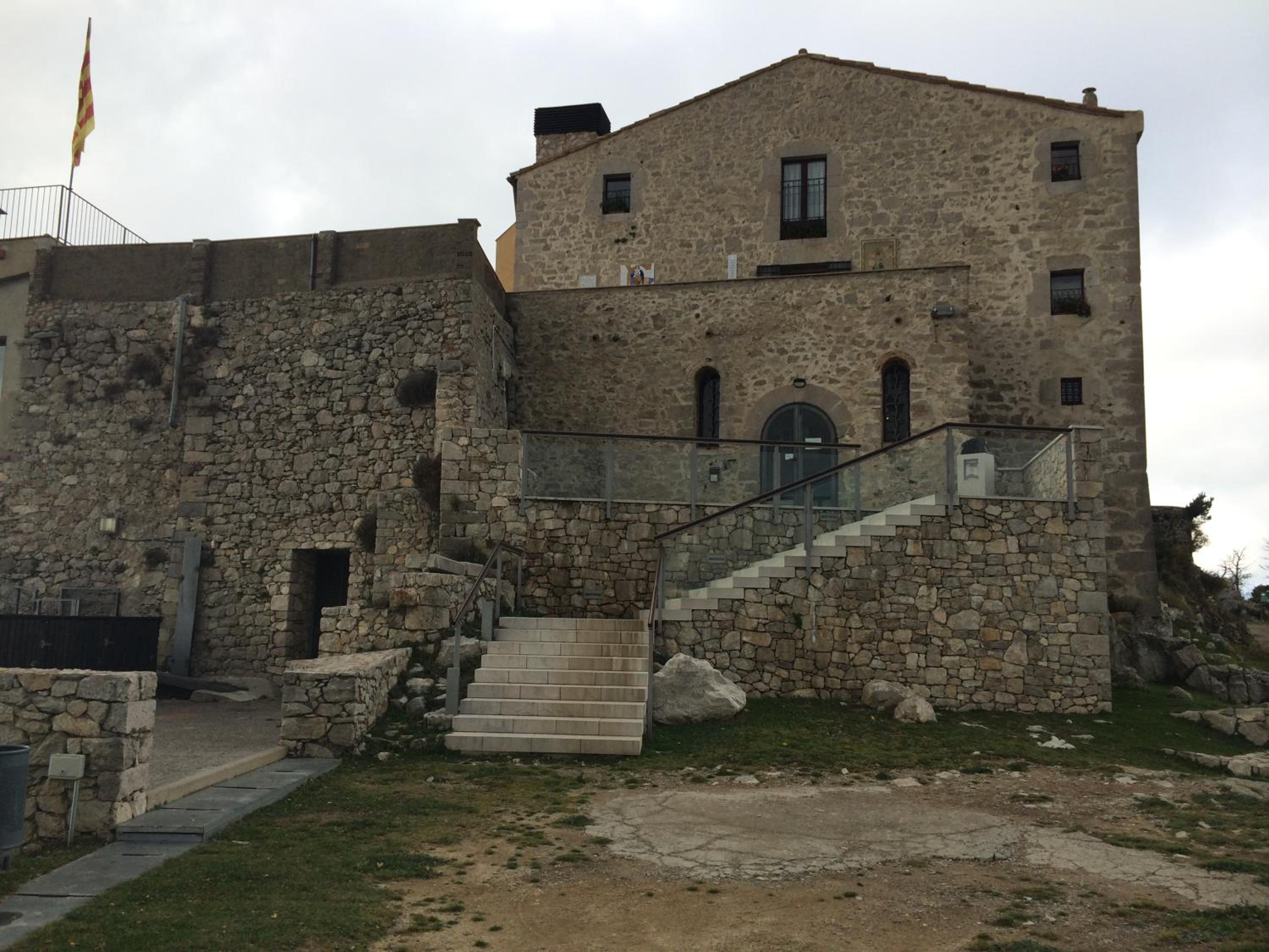 Santuari Mare de Déu Del Mont Restaurant-Hostatgería photo 3